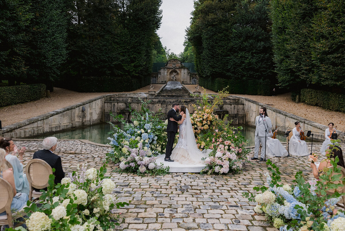 Chateau-de-Villette-wedding-florist-Floraison5