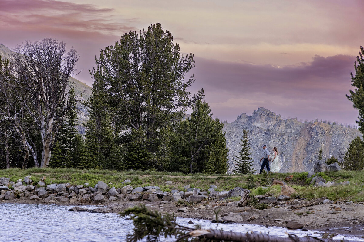Shanna-Mae-Photography-Montana-Photographer-Engagement-Couples-Mountains-Sunset-Ennis-Bozeman-009