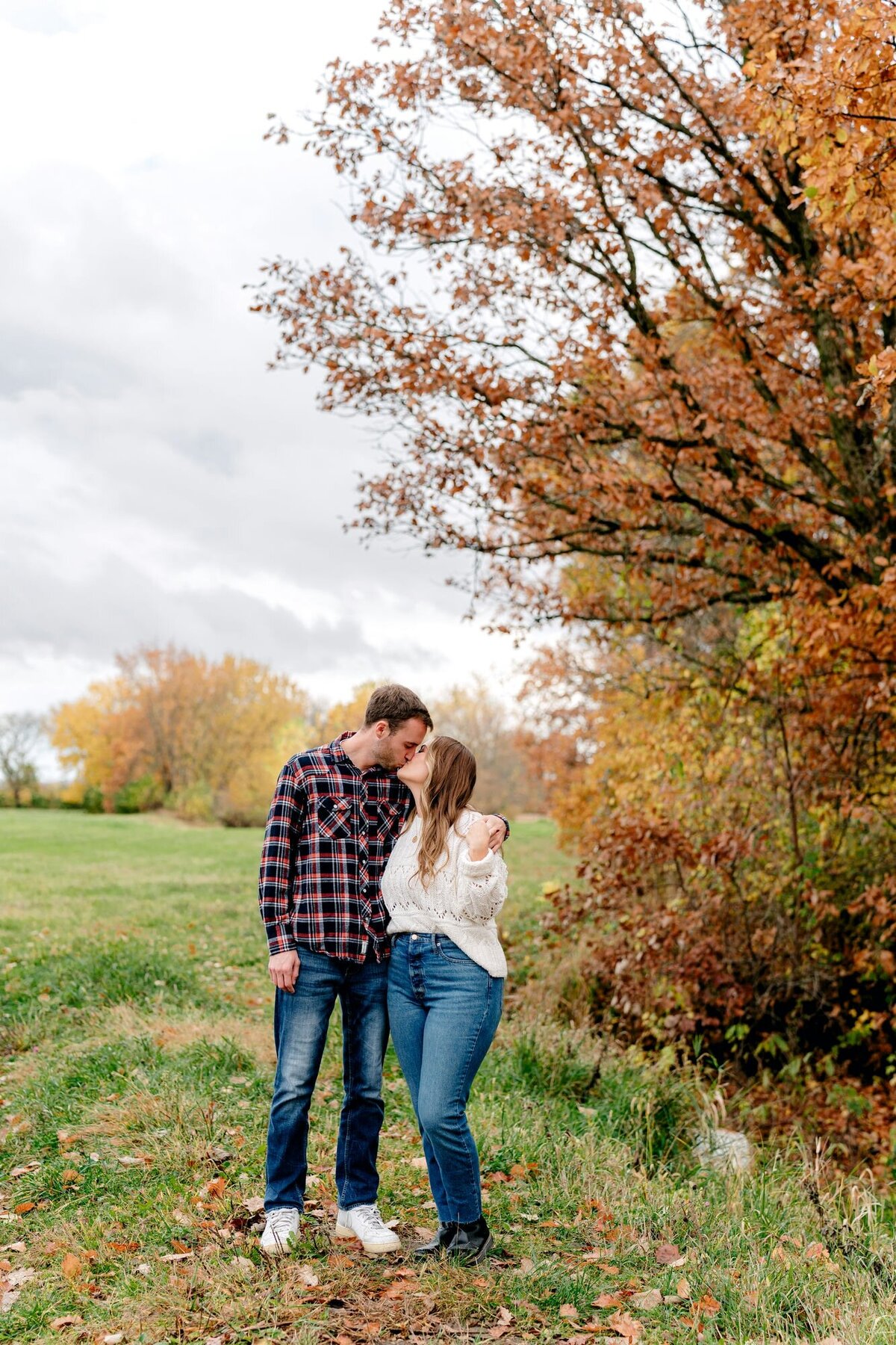 couple-kissing-fall-engagement