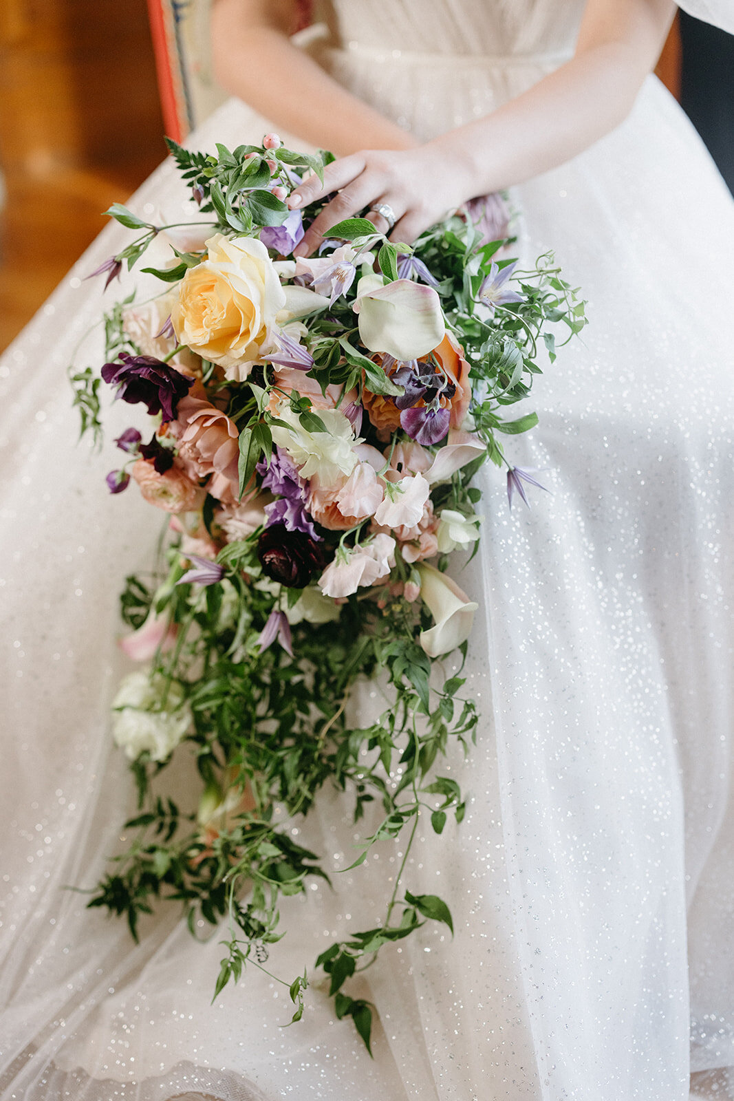 unique-bridal-bouquet-with-vines