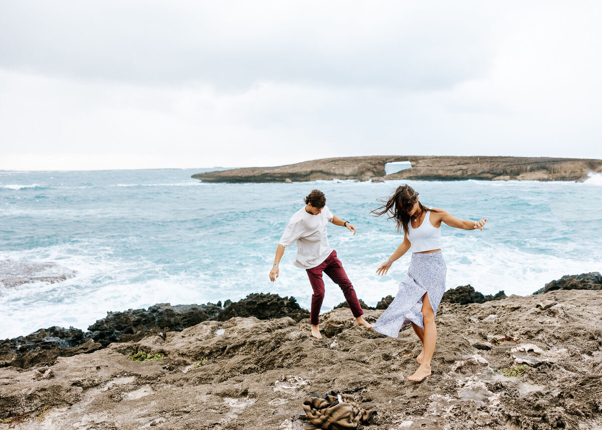 North_Shore_of_Oahu_Engagement_Photos_Skateboards_Laie_Kahuku_Haleiwa-12