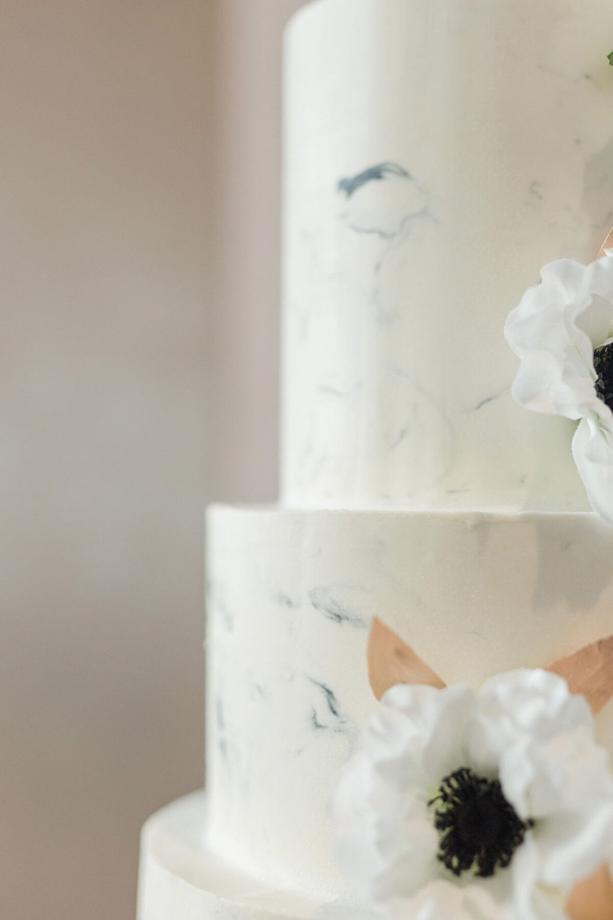 chicago event planner decor design wedding cake with floral