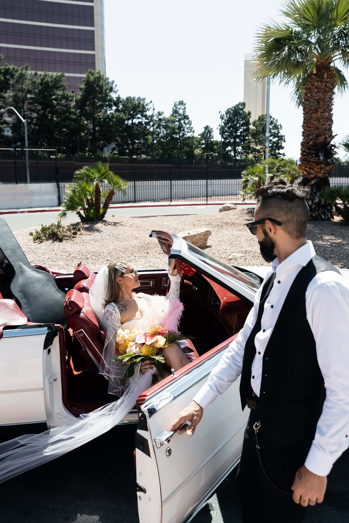 80_riskyexposure_sasha-andy_las-vegas-elopement-photography
