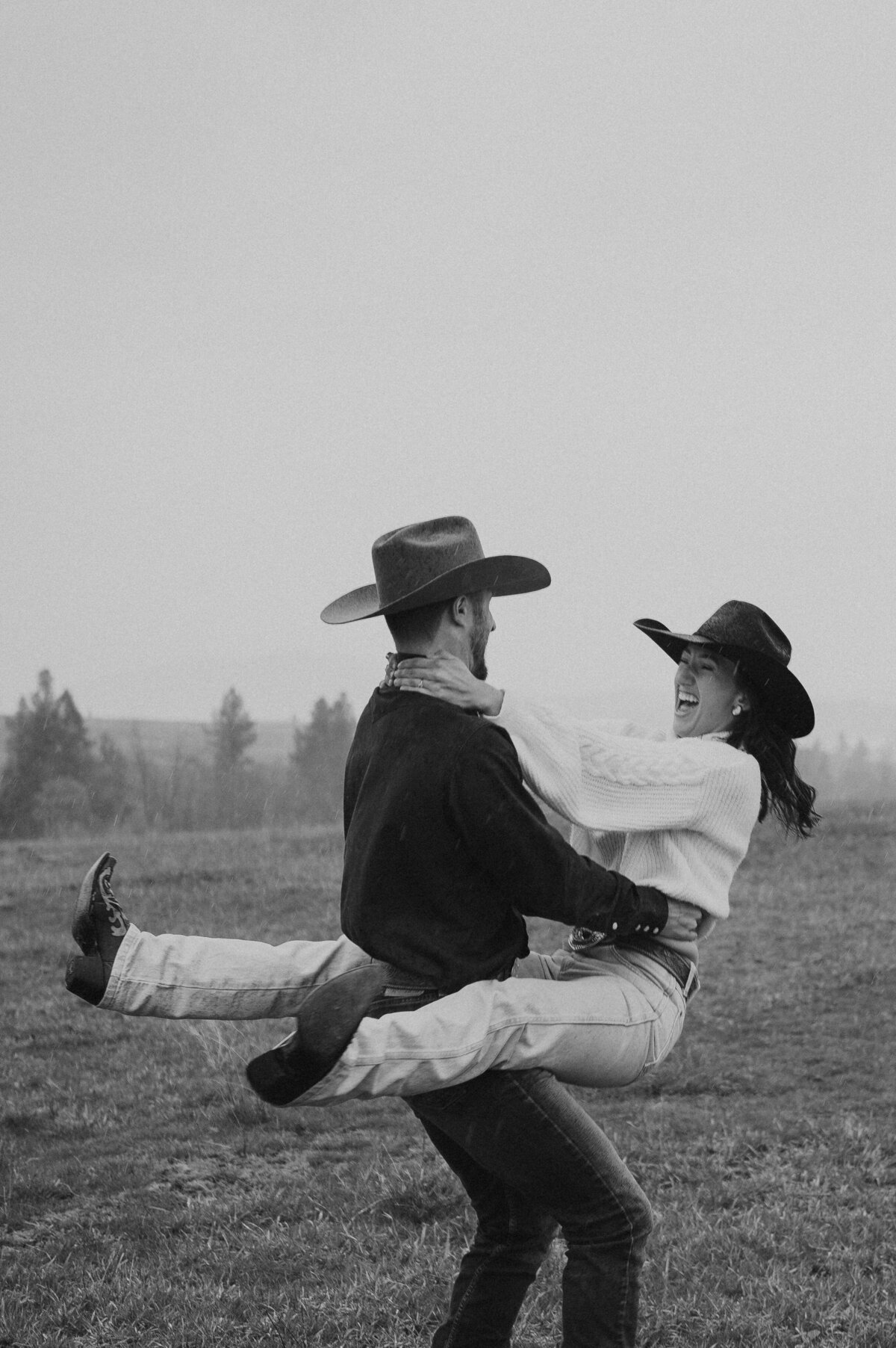 presley-gray-photo-montana-western-style-engagement-3546