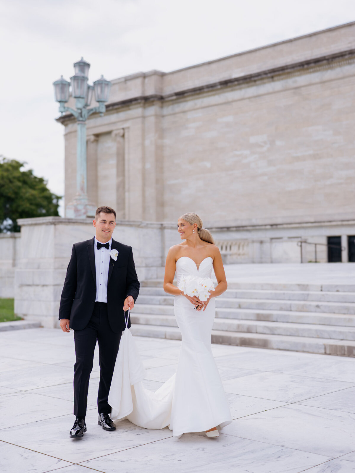 Bride and groom portrait at Cleveland Art Museum