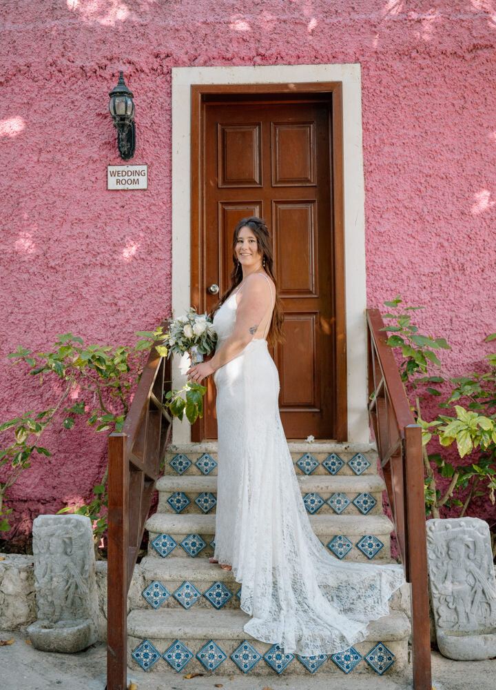 a bride getting ready in Cozumel
