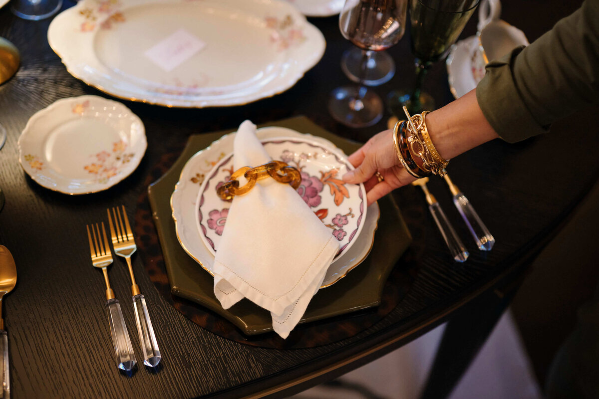 ghost-host-eli-turner-frederick-maryland-thanksgiving-tablescape-centerpiece27 (2)