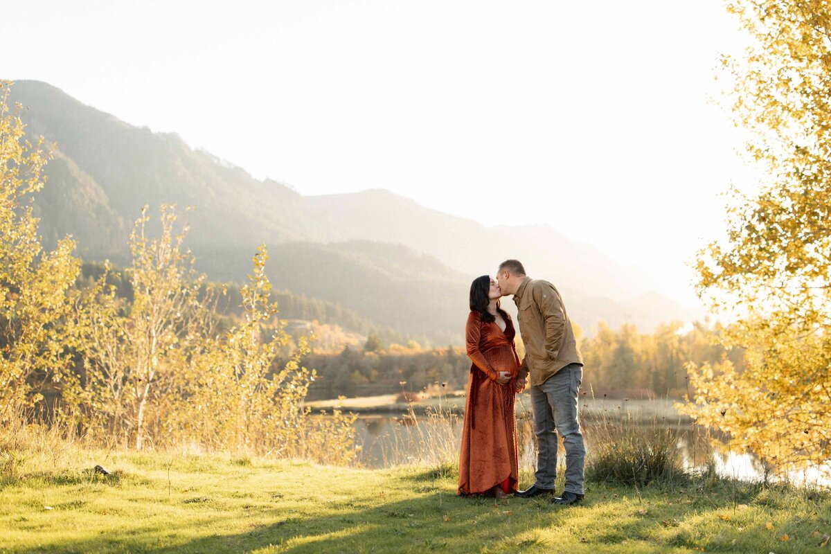 columbia-river-gorge-maternity-portraits-government-cove-21