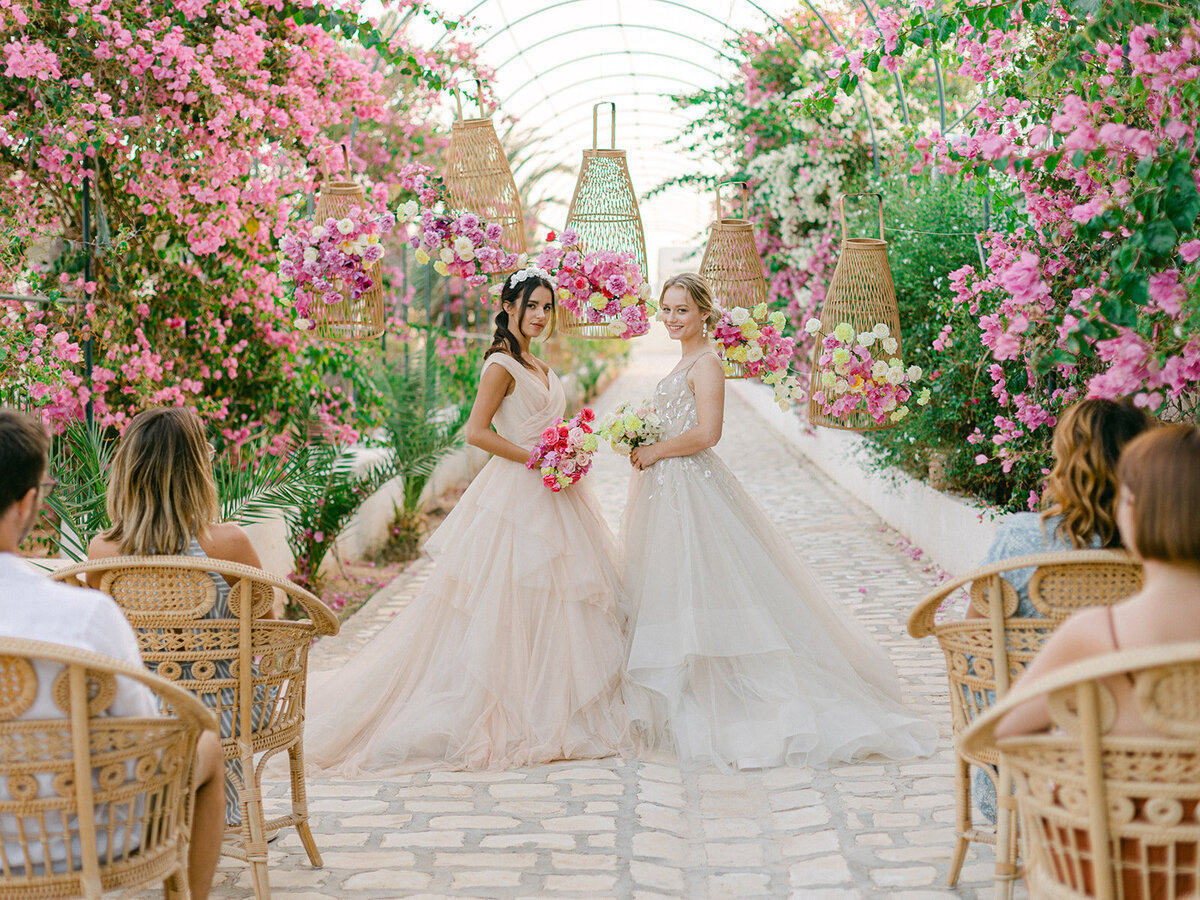 Destination wedding inspired by pink bougainvilleas at Dar Oomi Djerba Veronique lorre direction artistic floral designer Thomas Audiffren11