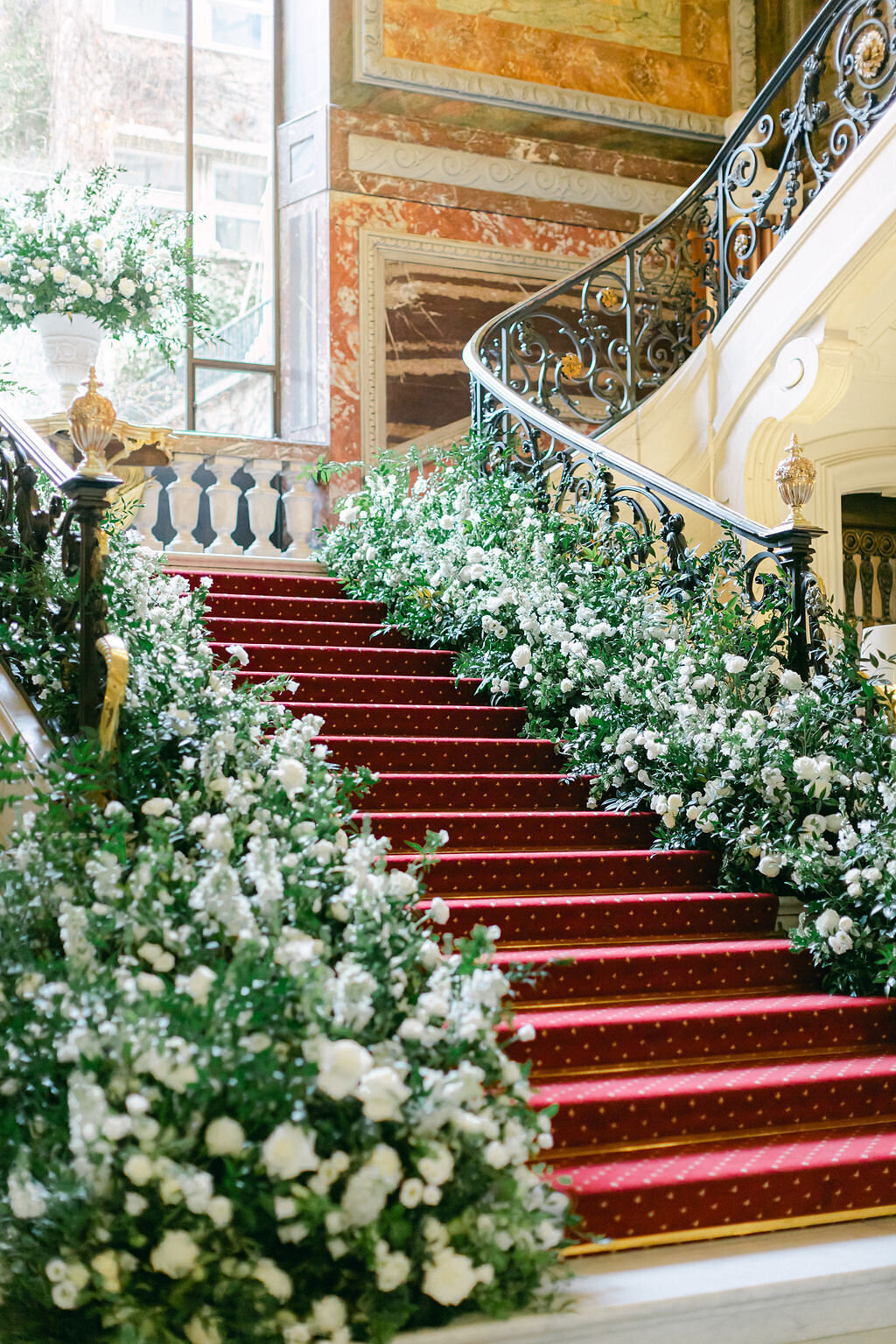 luxurious-wedding-floral-decoration-castle-style2