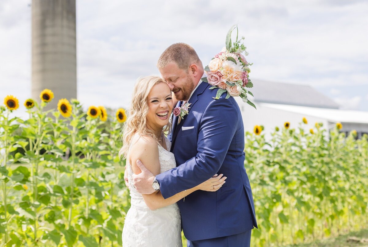 billis-ohio-bride-and-groom-sunflower-field-4
