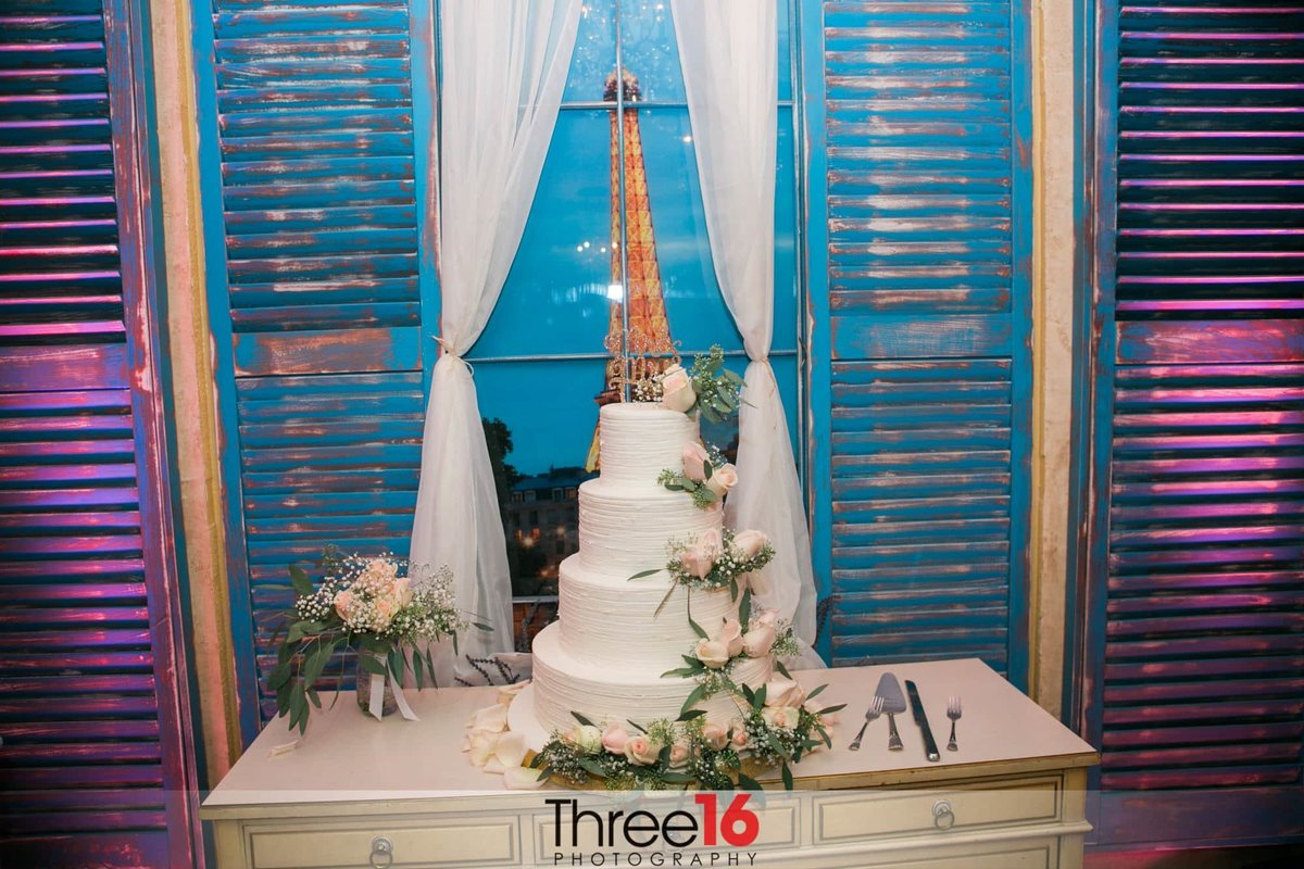 Beautiful white 4-tiered wedding cake