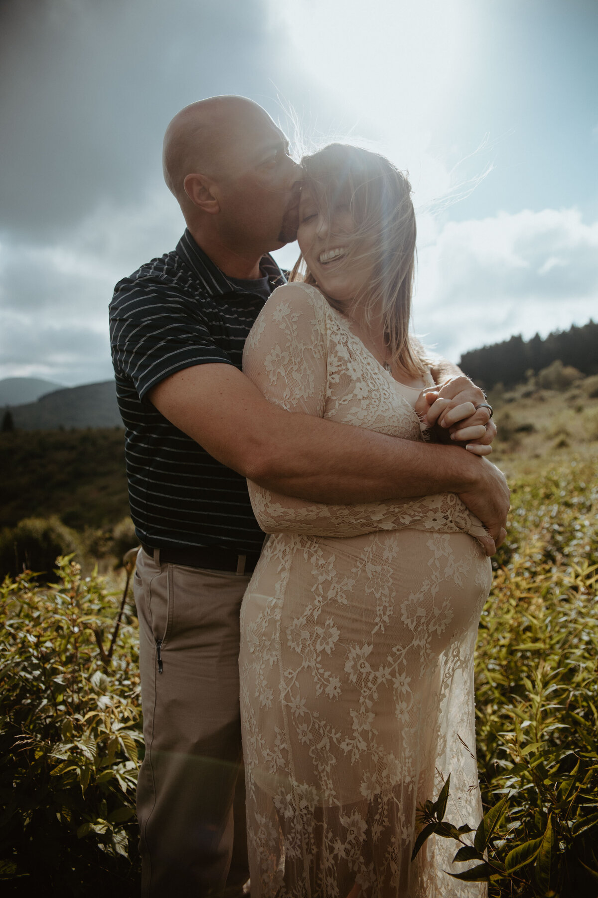 couple kissing in the blue ridge mountains