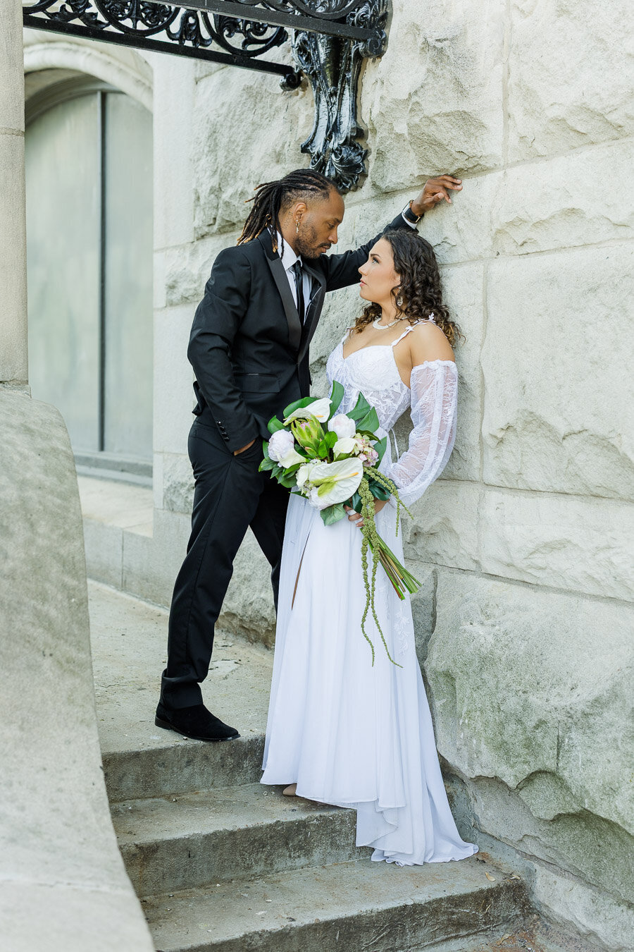 wedding-2nd-shooter-groom-leaning-13582