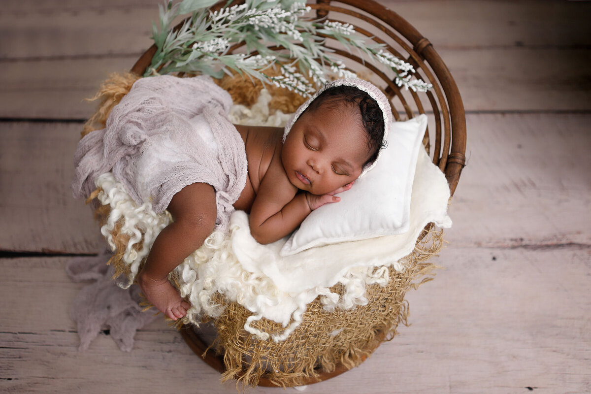 Newborn-photography-session-newborn-in-bucket-prop-photo-taken-by-Janina-Botha-photographer-in-Oakville-Ontario