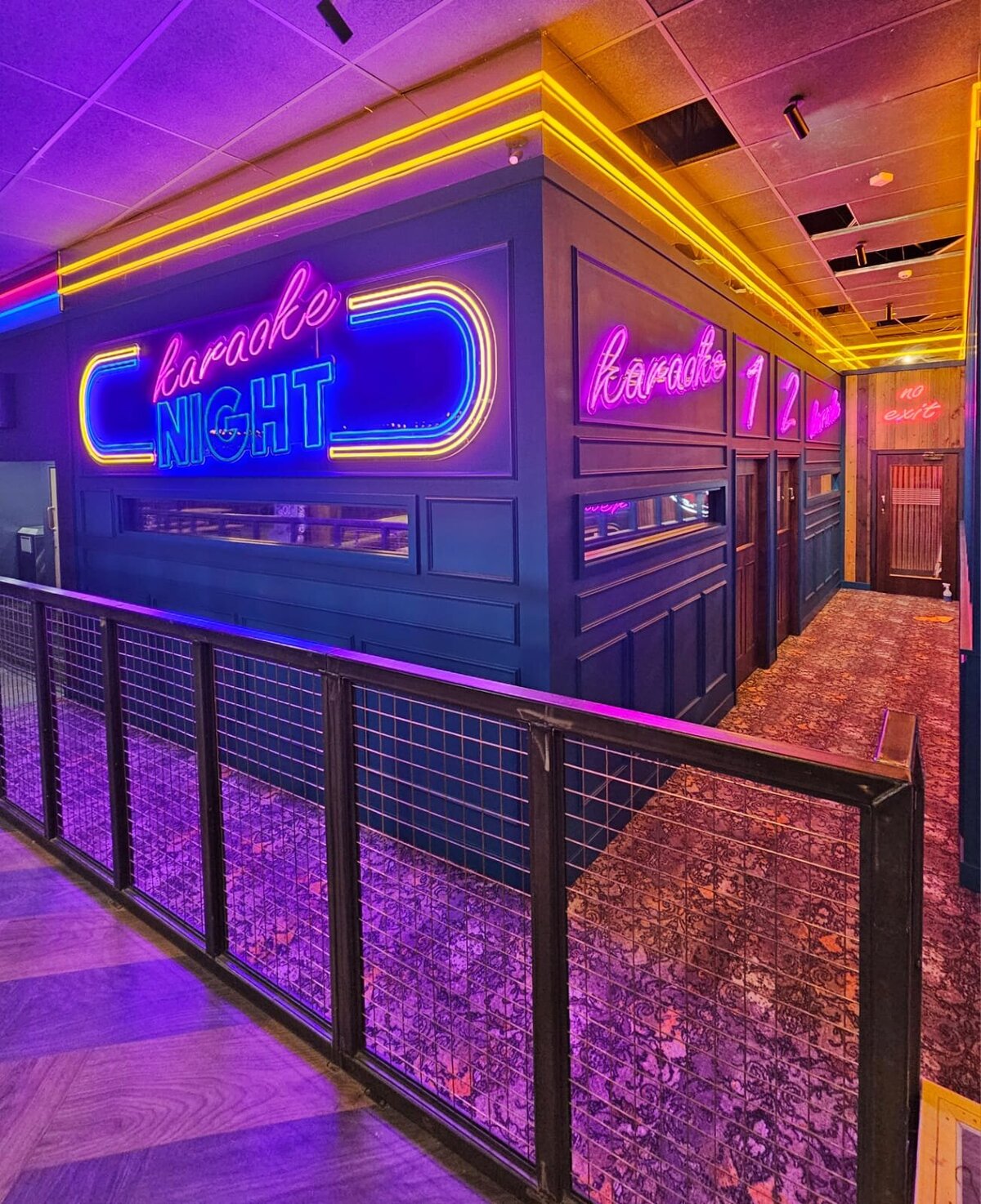 ellis-signs-neon-karaoke-bar-signage