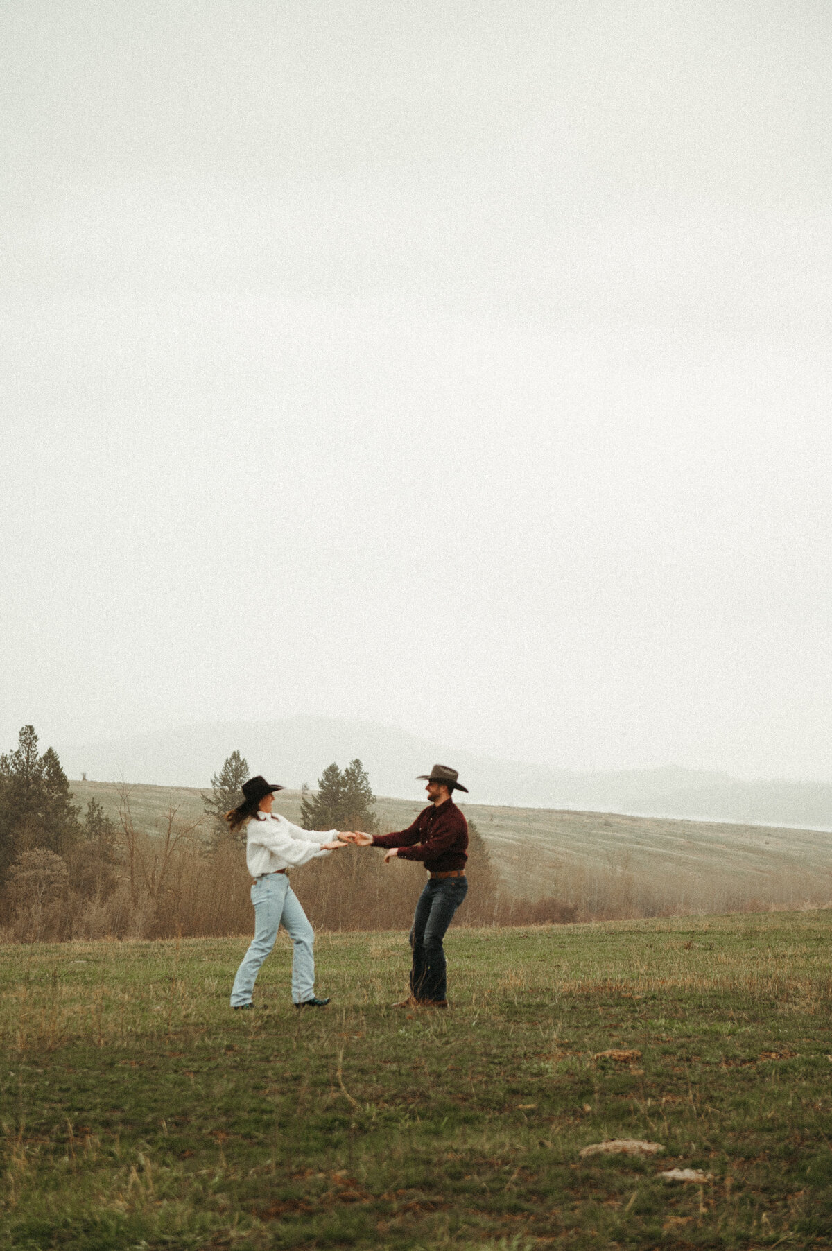 presley-gray-photo-montana-western-style-engagement-3469