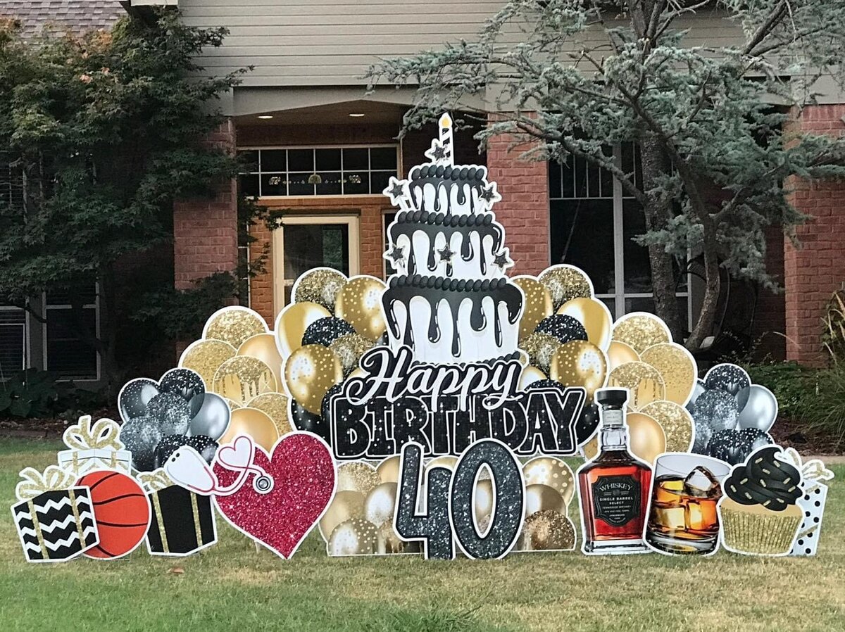 Custom birthday yard sign setup in Edmond, Oklahoma. Simply Sign It is a yard greeting rental company servicing Edmond, NW OKC, Piedmont, and Deer Creek. Order a yard greeting for birthdays, graduation, anniversary, back-to-school, and birth announcements. Design features glitter, cupcakes, and 40th birthday sign.