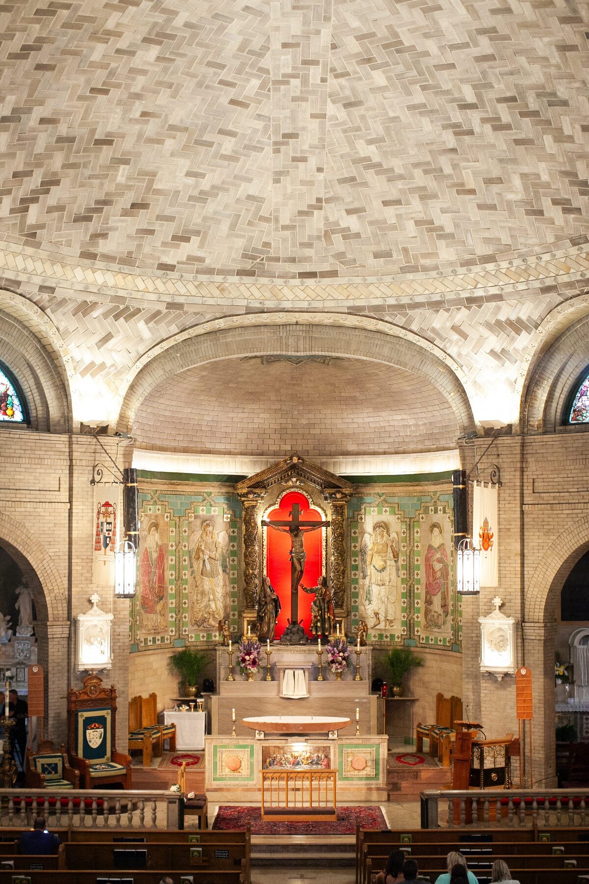 altar-detail-bassilica-saint-lawrence