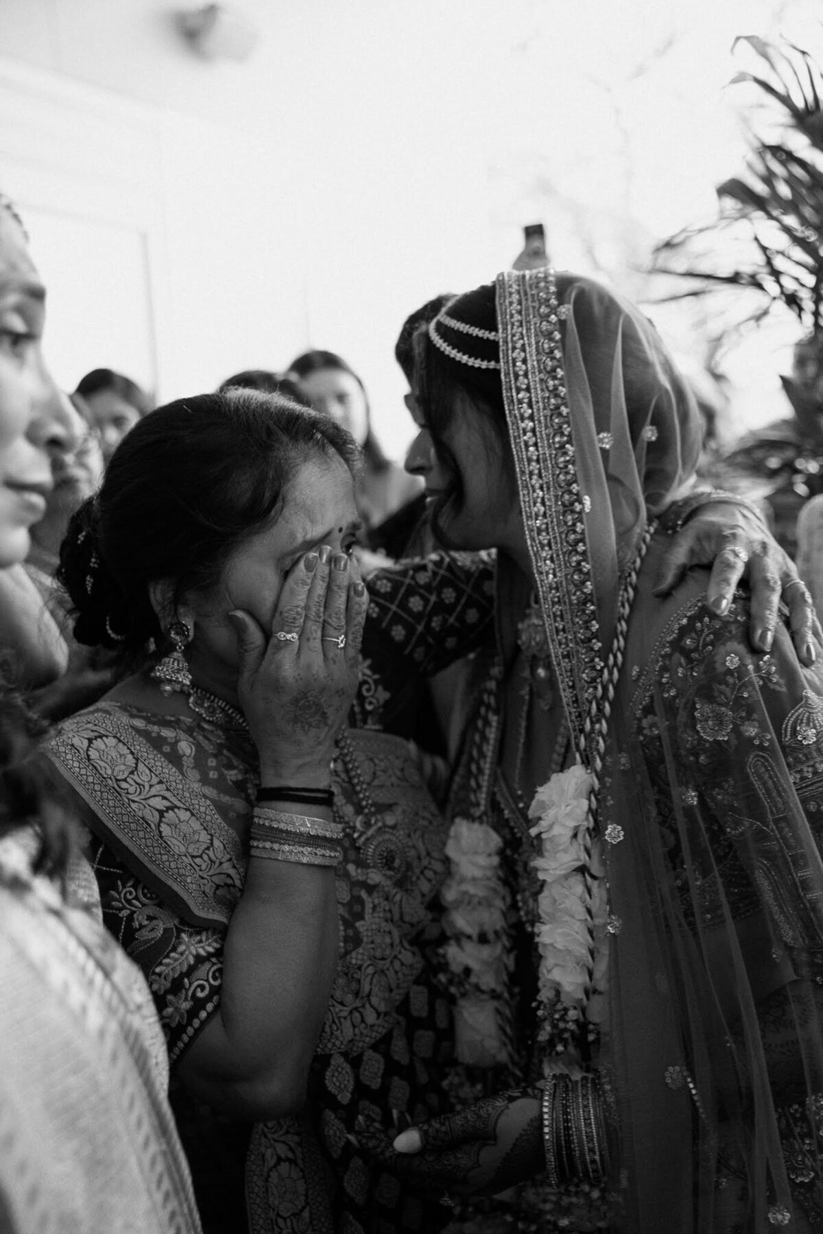 Nichole-Babiez-Photography-wedding-photographer-indian-wedding-photographer-mendhi-sangeet-baraat-luxury-chicago-illinois-marriott-schaumburg-94