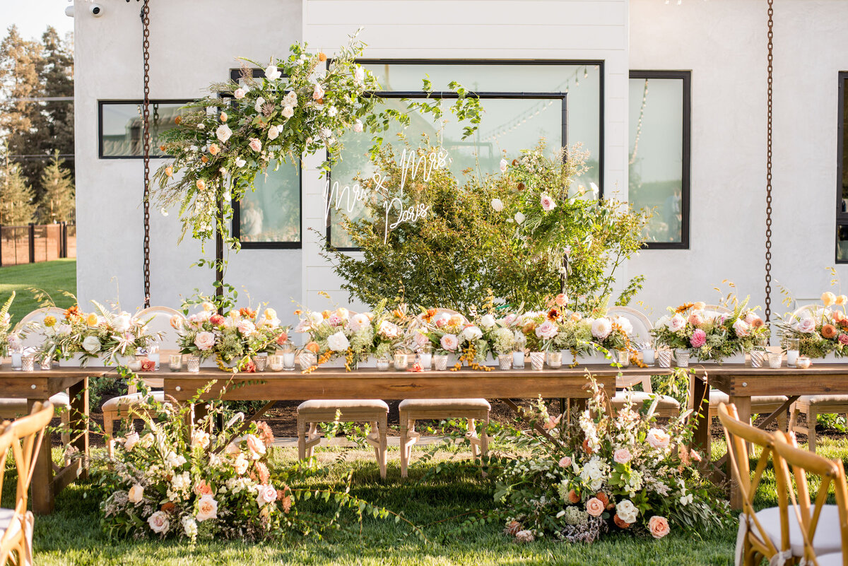 Floral banquet tablescape | Bella Fleur