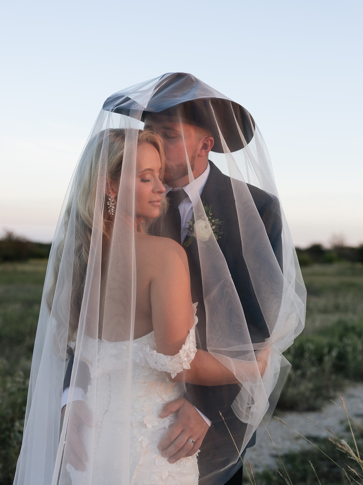 2025-10-11_DykesWeddingPreviews_MollyMurphyPhotography-85