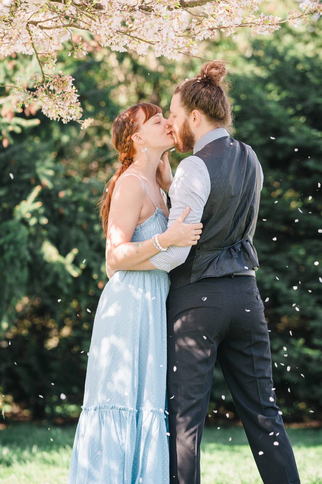 cherry-blossom-engagement-vancouver-queen-elizabeth-park-040