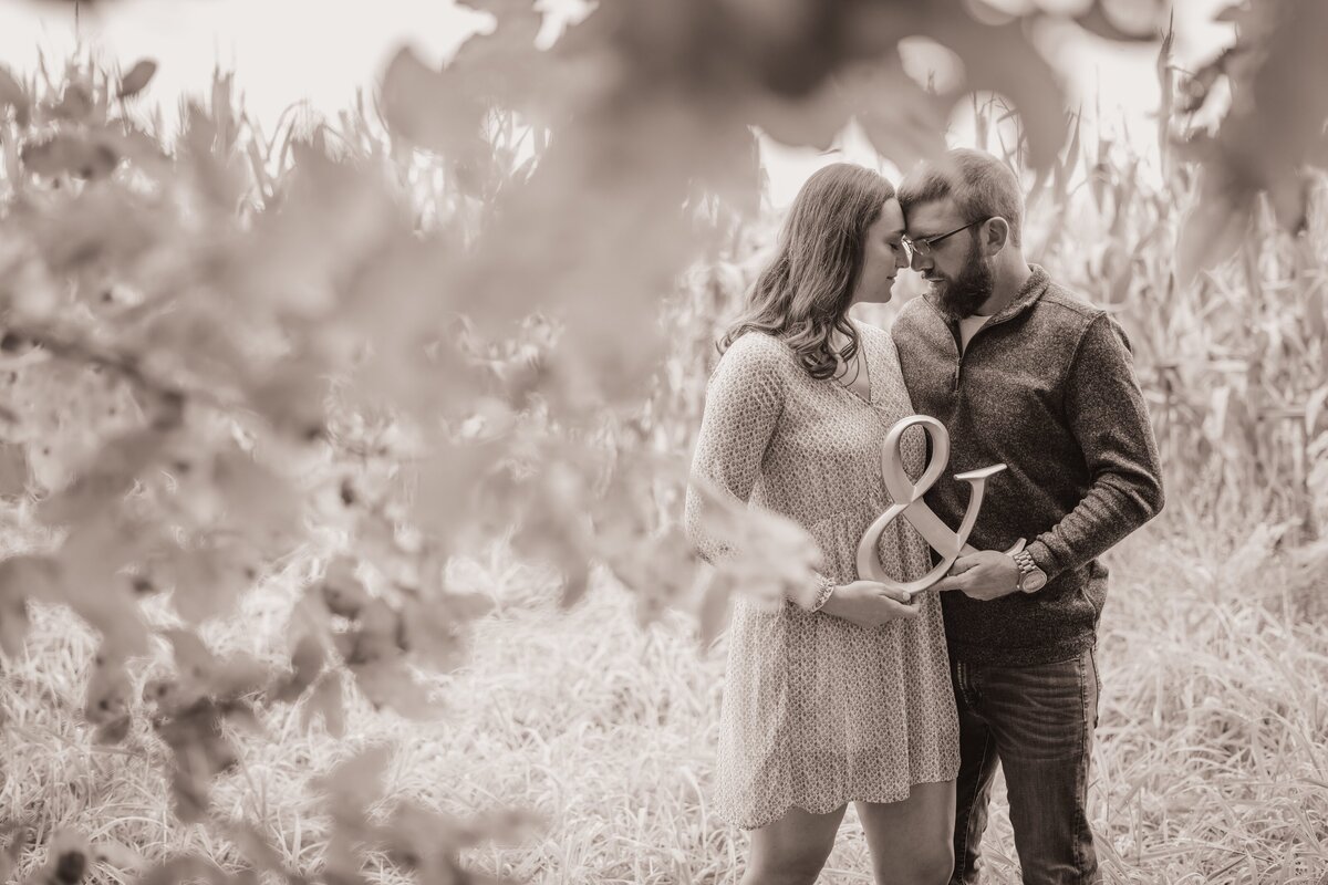 Courtney & Justin Engagement Photo - DVX10940 - BW