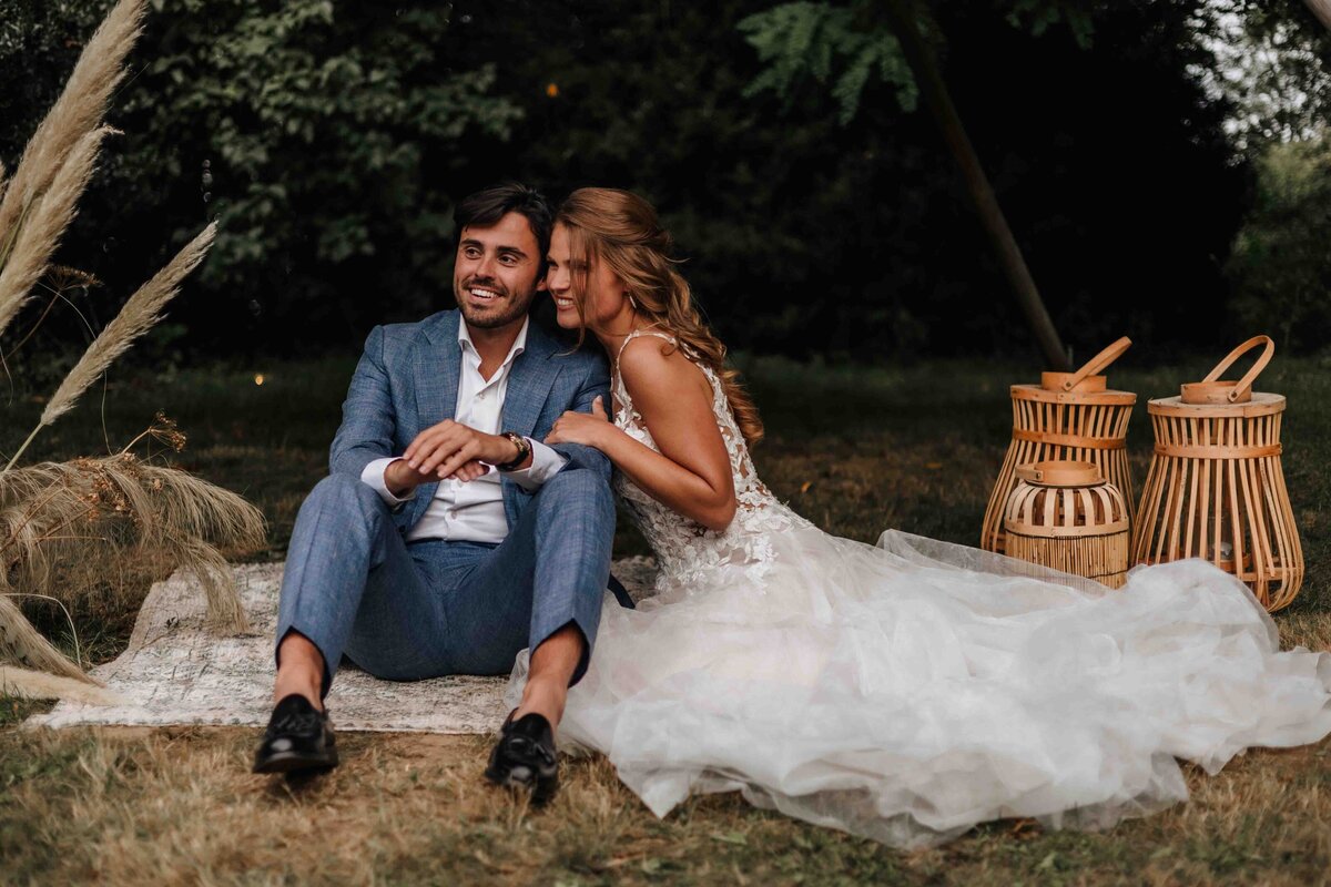 Trouwfotografie door Melissa Boer Fotografie: een romantische bruiloftsshoot met een stralend bruidspaar.