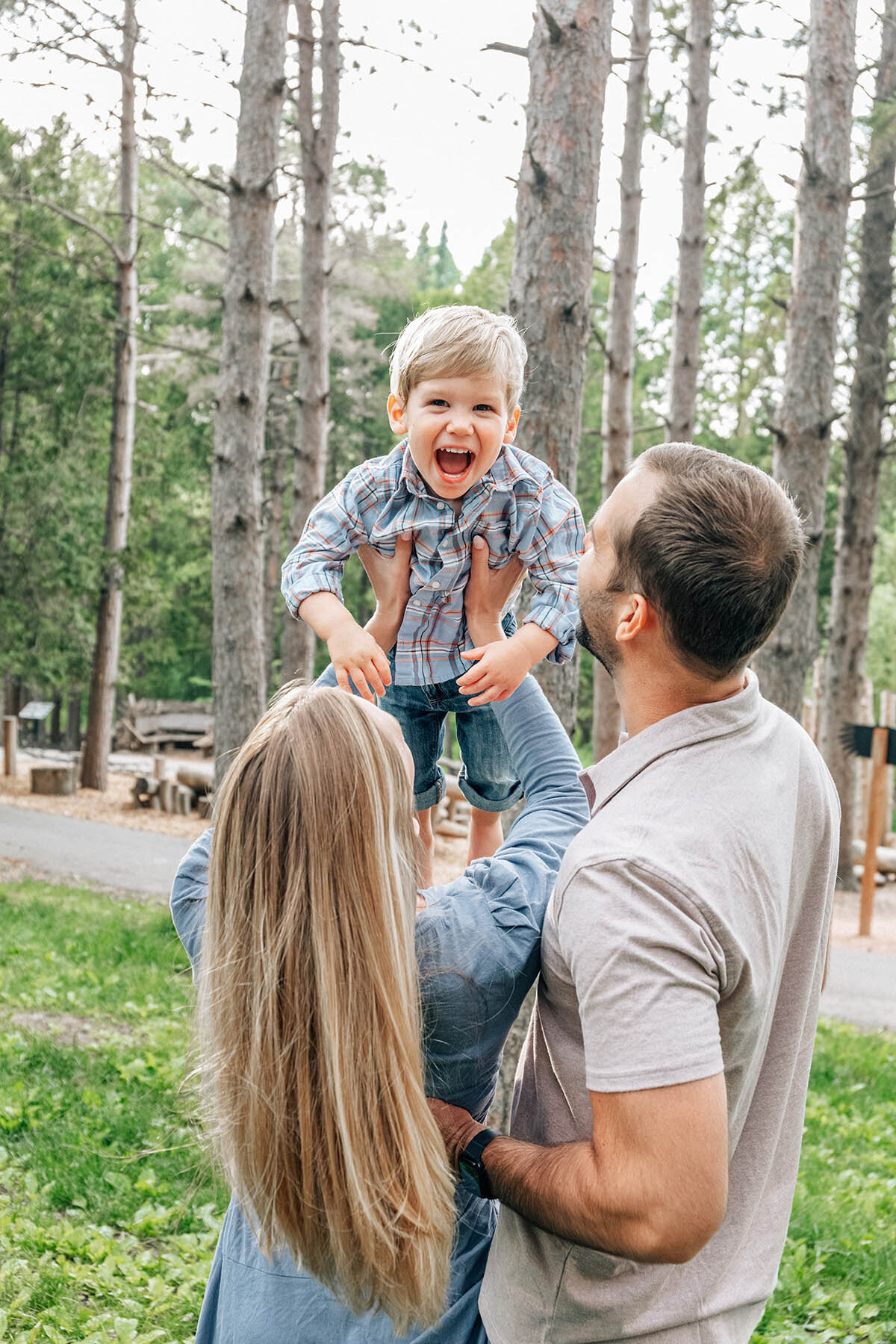 Family_Lifestyle_Session_Wisconsin_Krop_Kreative-7