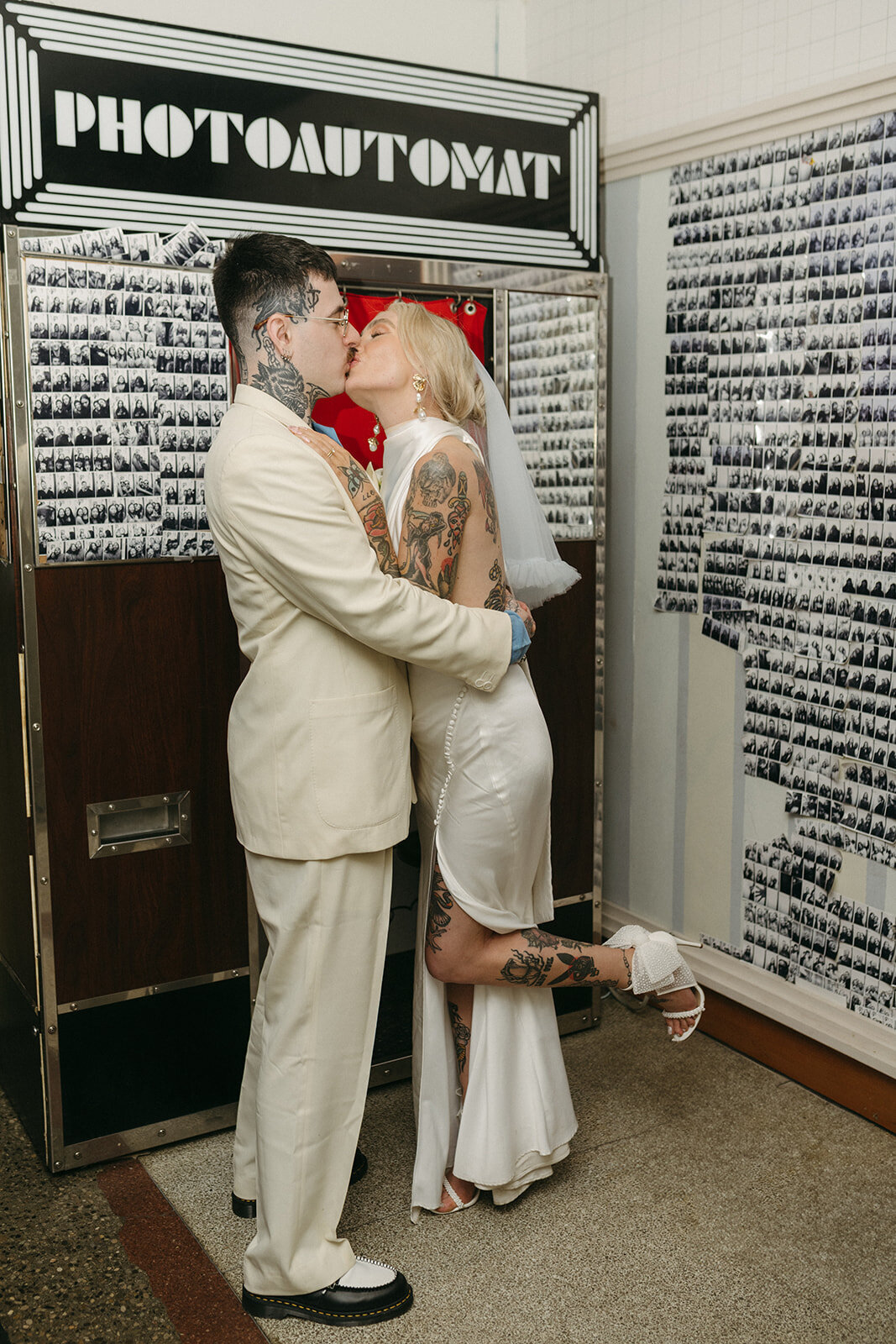 toronto-city-elopement-city-hall-edgy-nontradional-thedrake-rainy-day-cool-alternative-053