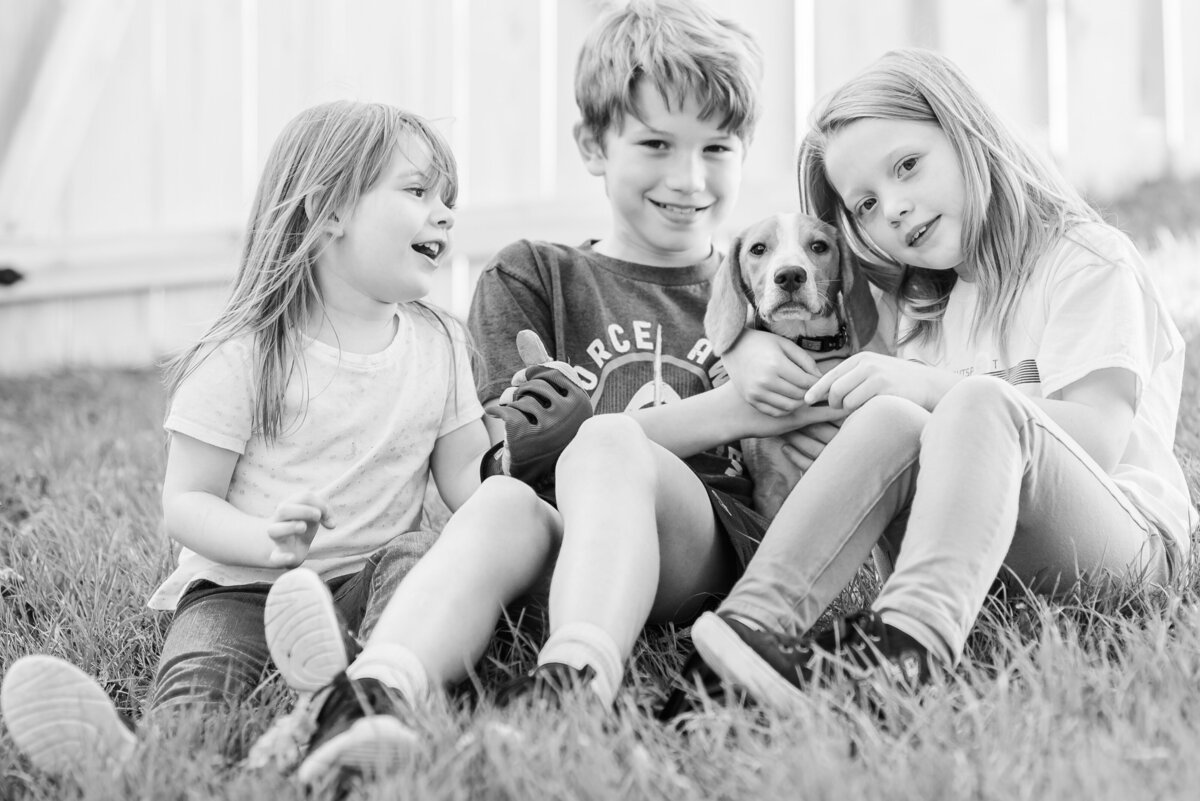 3 kds and a beagle puppy. Portrait taken by Dripping Springs Texas based Lydia Teague Photography.