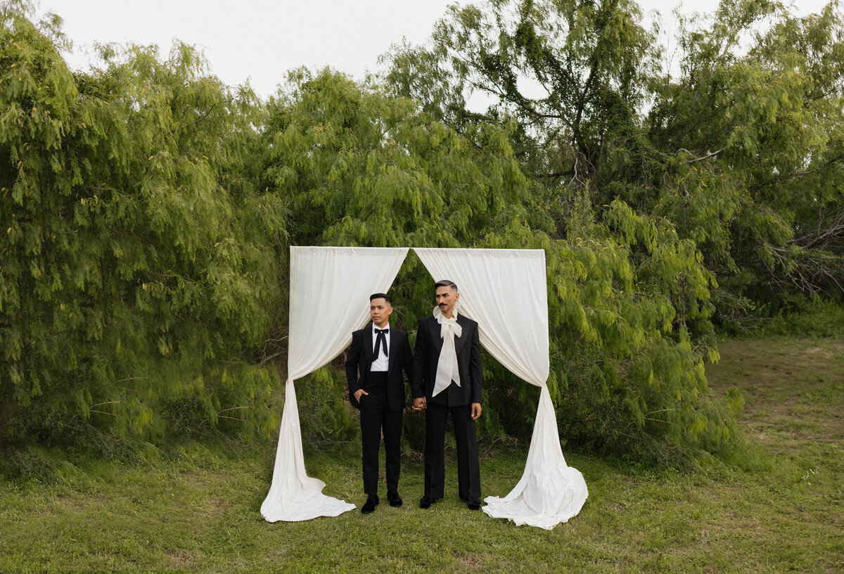 A&M-elope-75