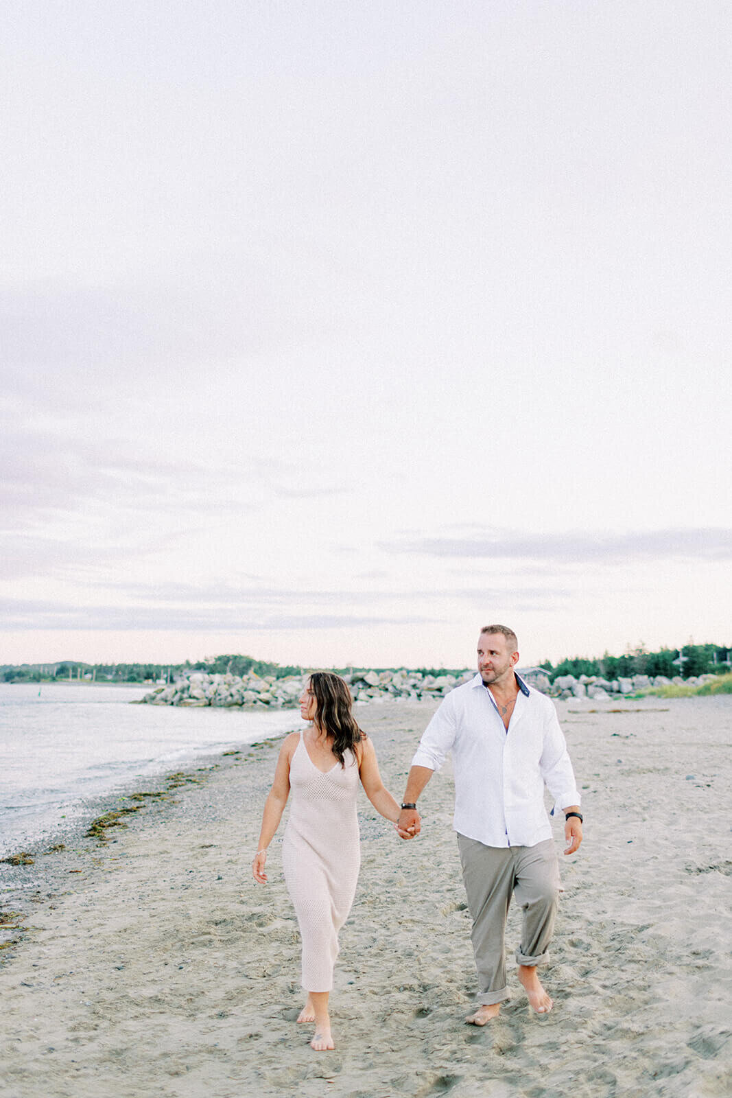 couples-photoshoot-on-the-beach