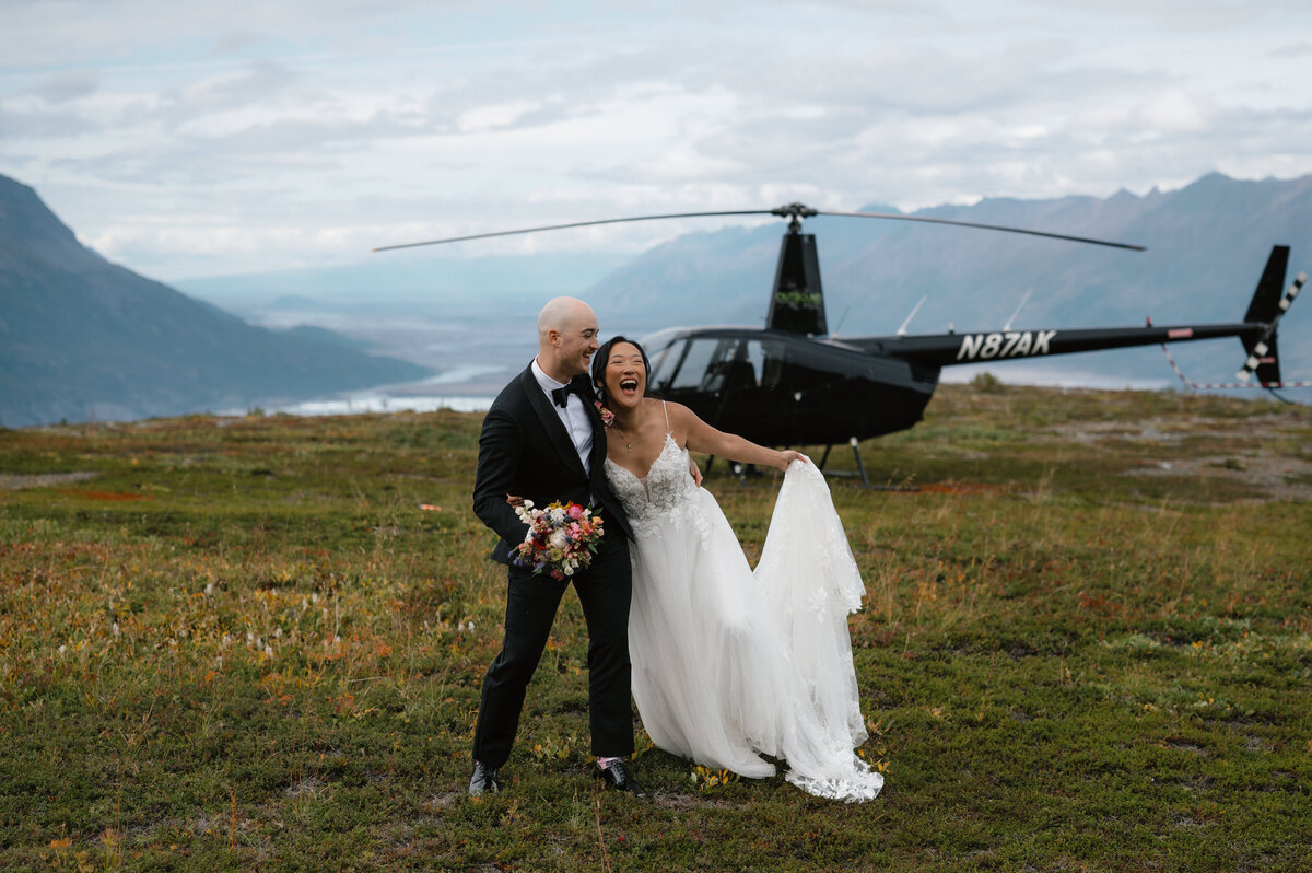 Christina+Matt_Knik-Glacier-Elopement_EmeliaKPhotography-395