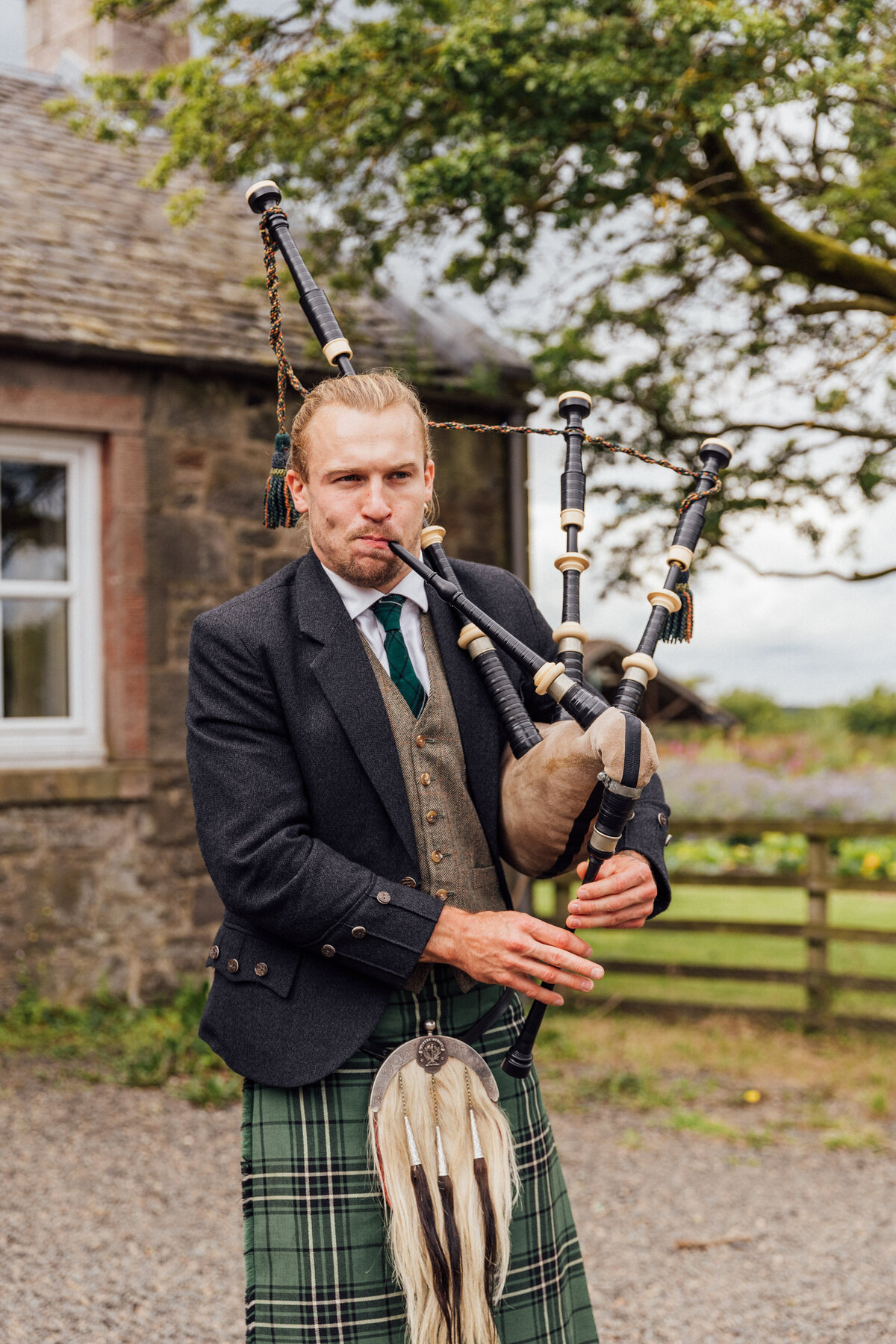 Bagpiper at The Free Company wedding in Edinburgh