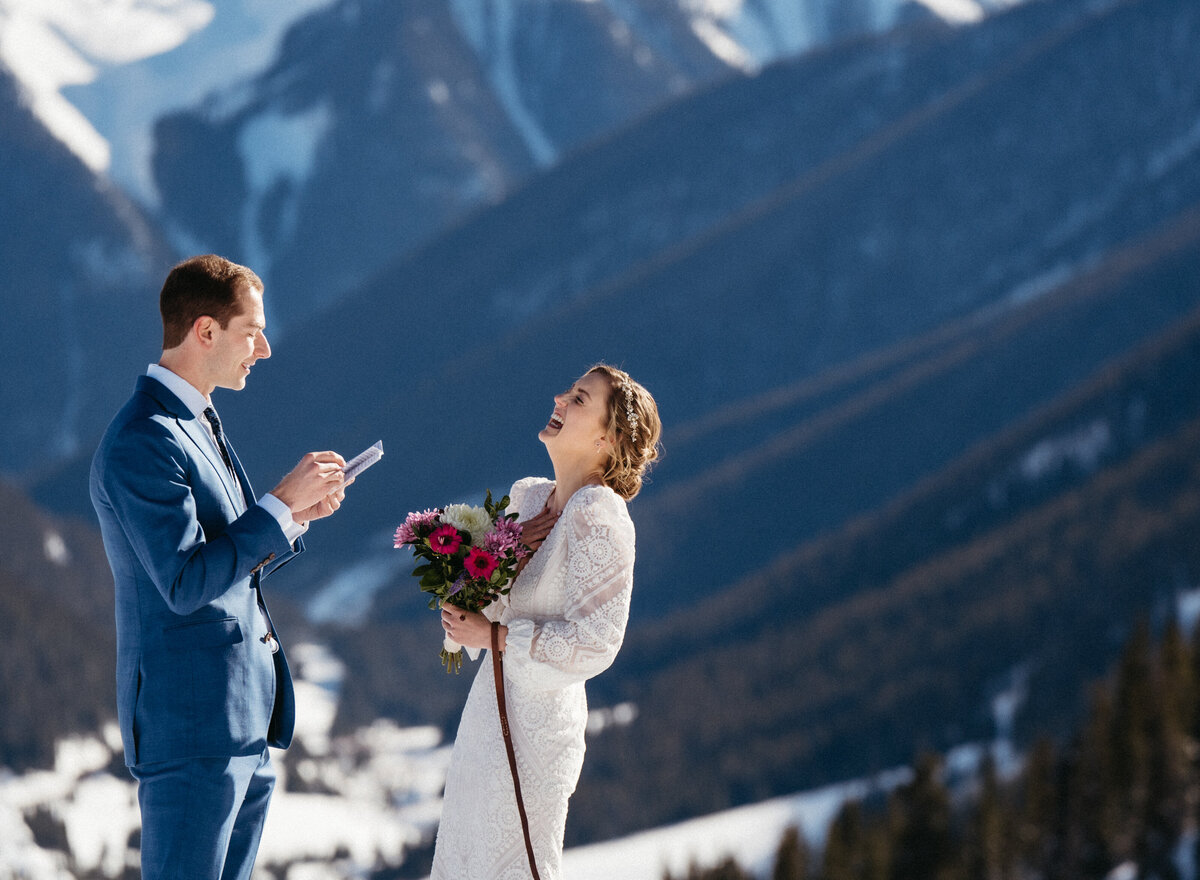 Sam-Murch-Photography-Ouray-Winter-Elopement-with-dog-37