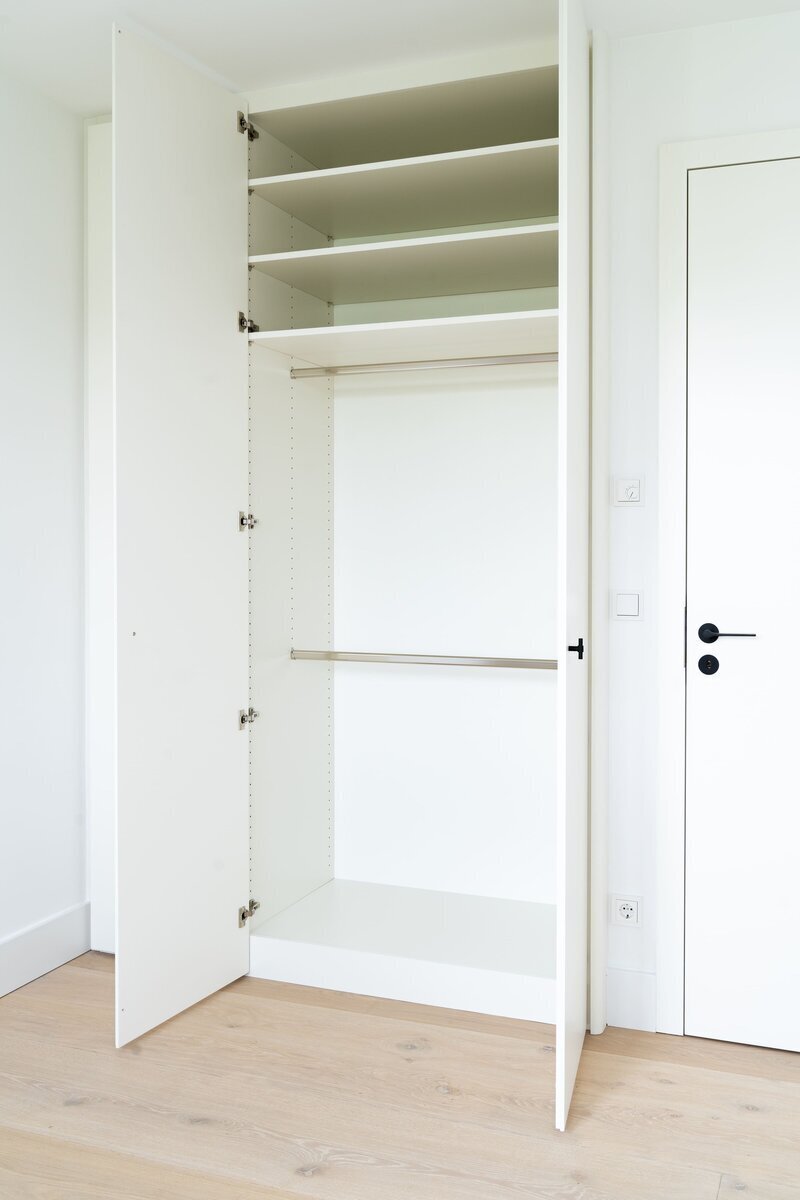 Von-Dach-bis-Keller-Kleiderschrank-Inneneinteilung