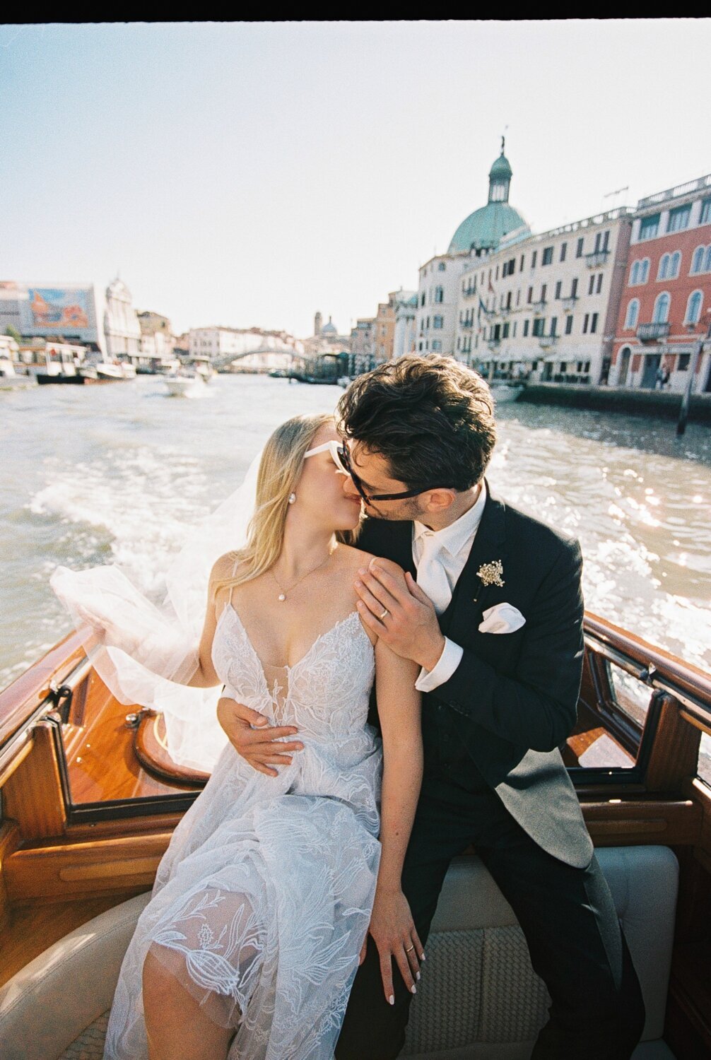 venice-elopement-photographer-editorial-film-35mm-wedding-fashion_0164