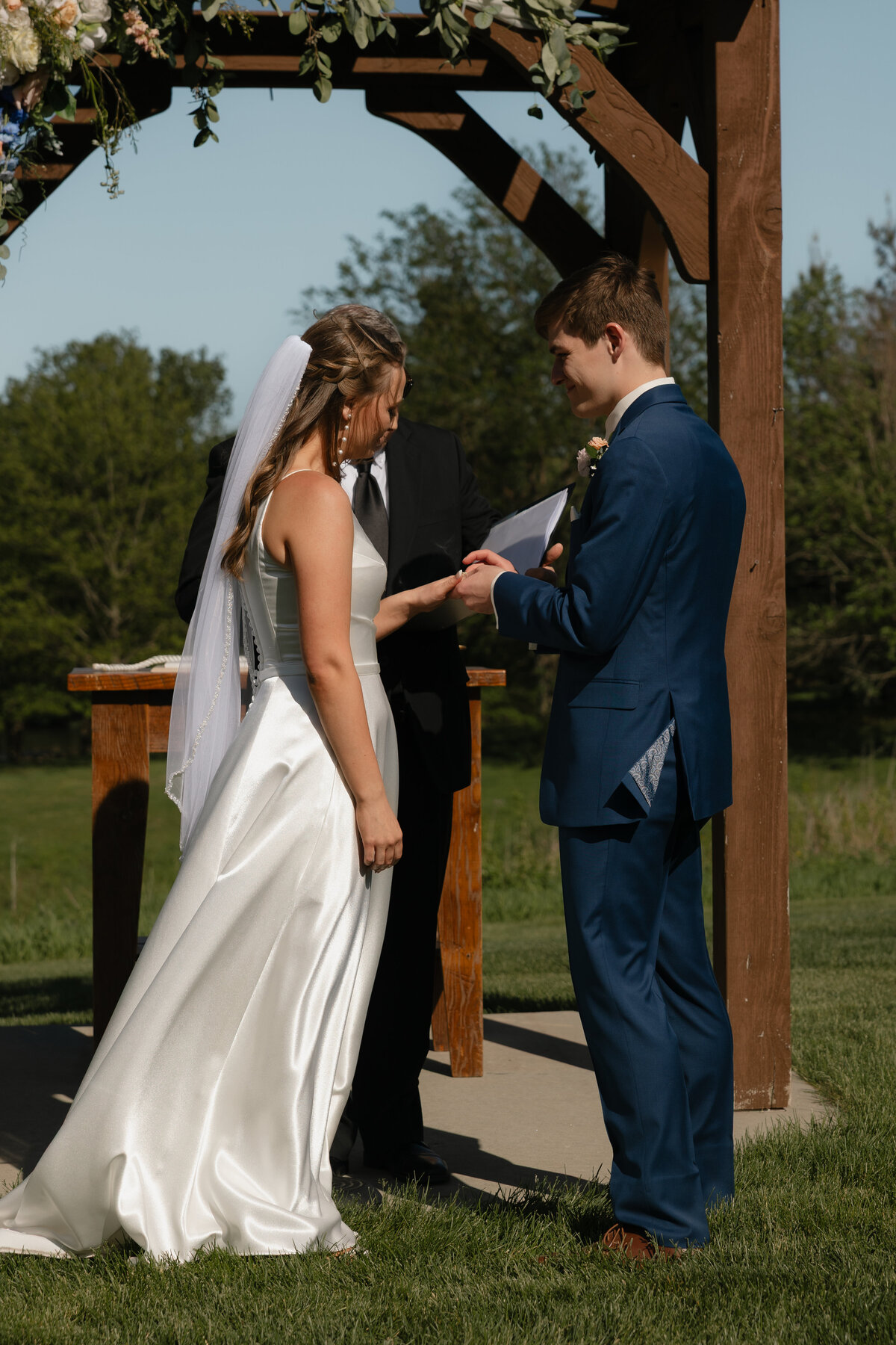 Sydney and Brant's Rustic Midwest Wedding Photography-412