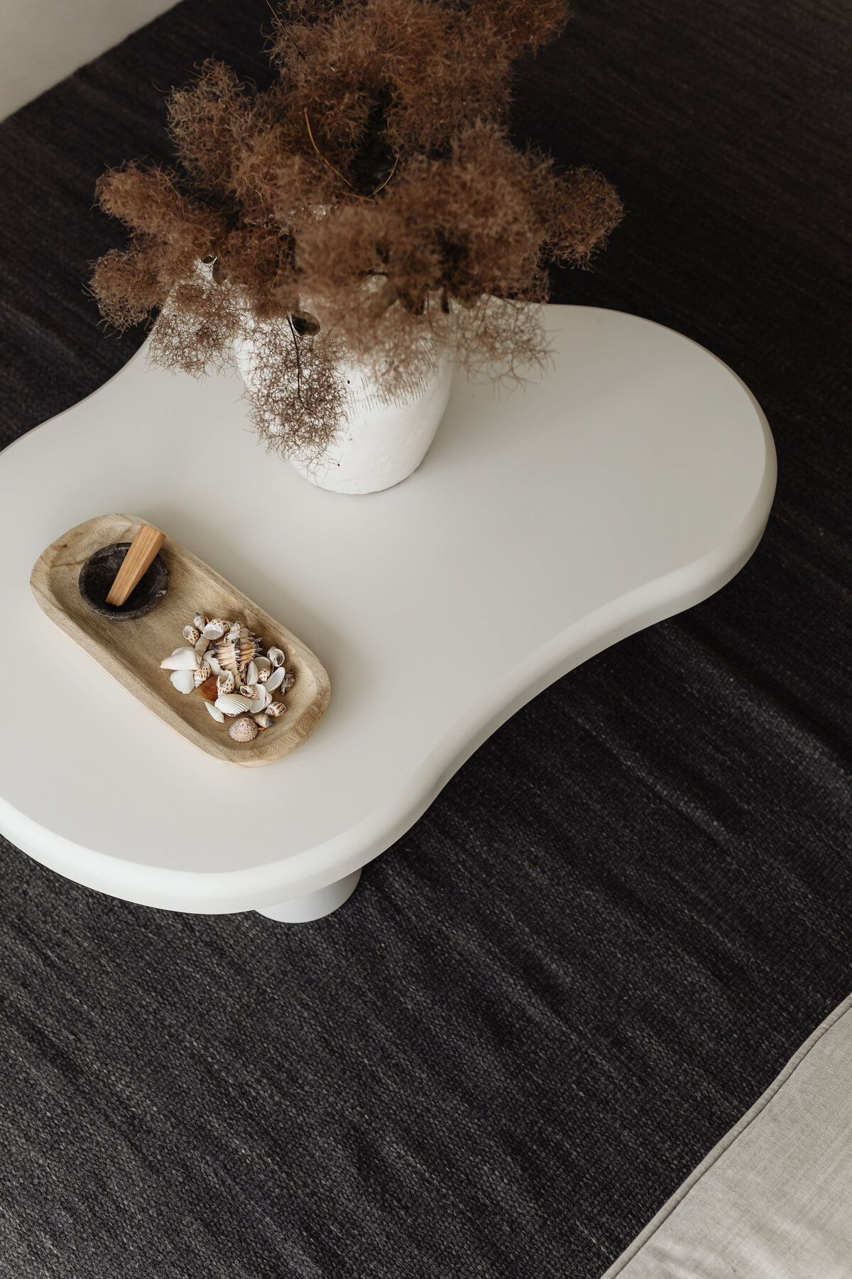 kaboompics_minimalist-interior-decor-home-living-moments-collection-33178