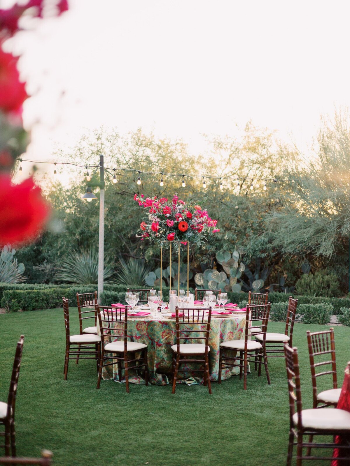 outdoor-desert-wedding-tablescape-elchorro-arizona