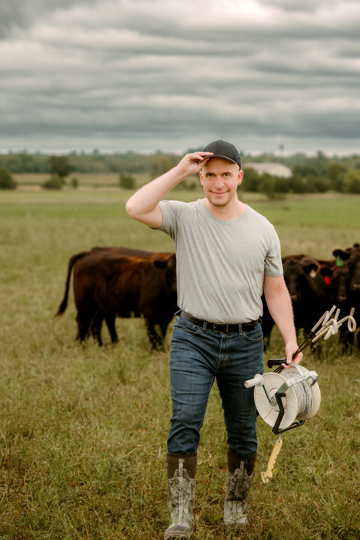 Make a lasting impression with lifestyle photos for your dating profile in Minneapolis. Professional images that highlight your personality and interests.