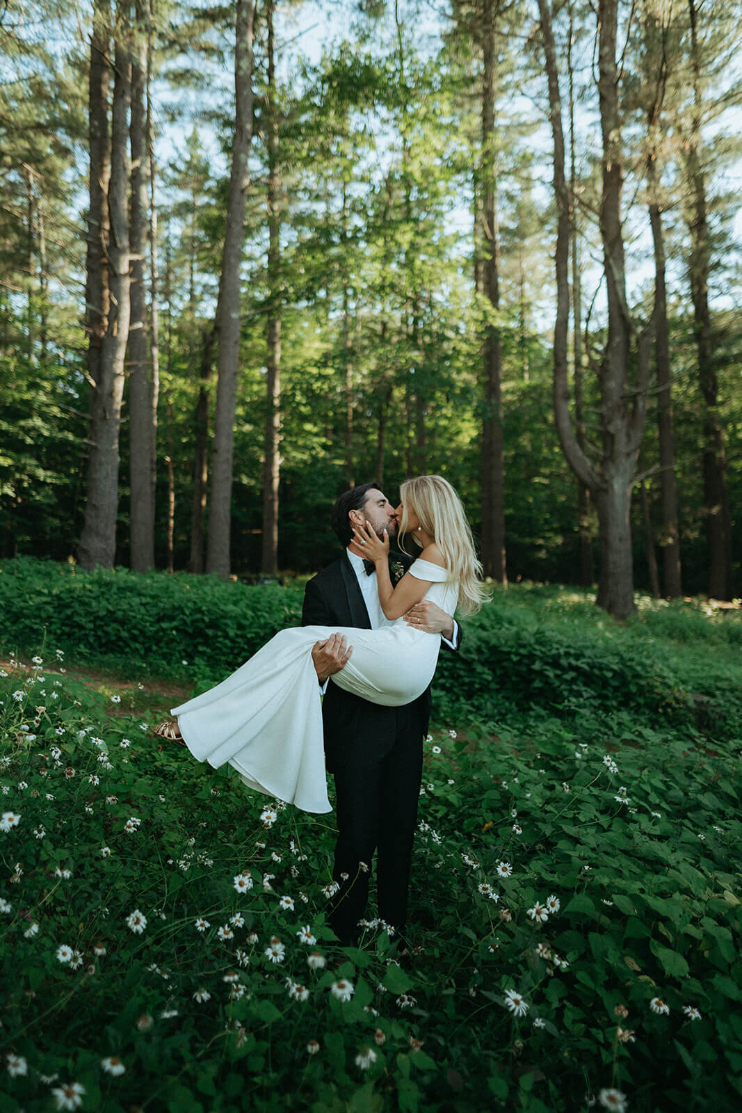 Glen-Falls-New-York-Wedding-Chelsea-Brooke-Events14