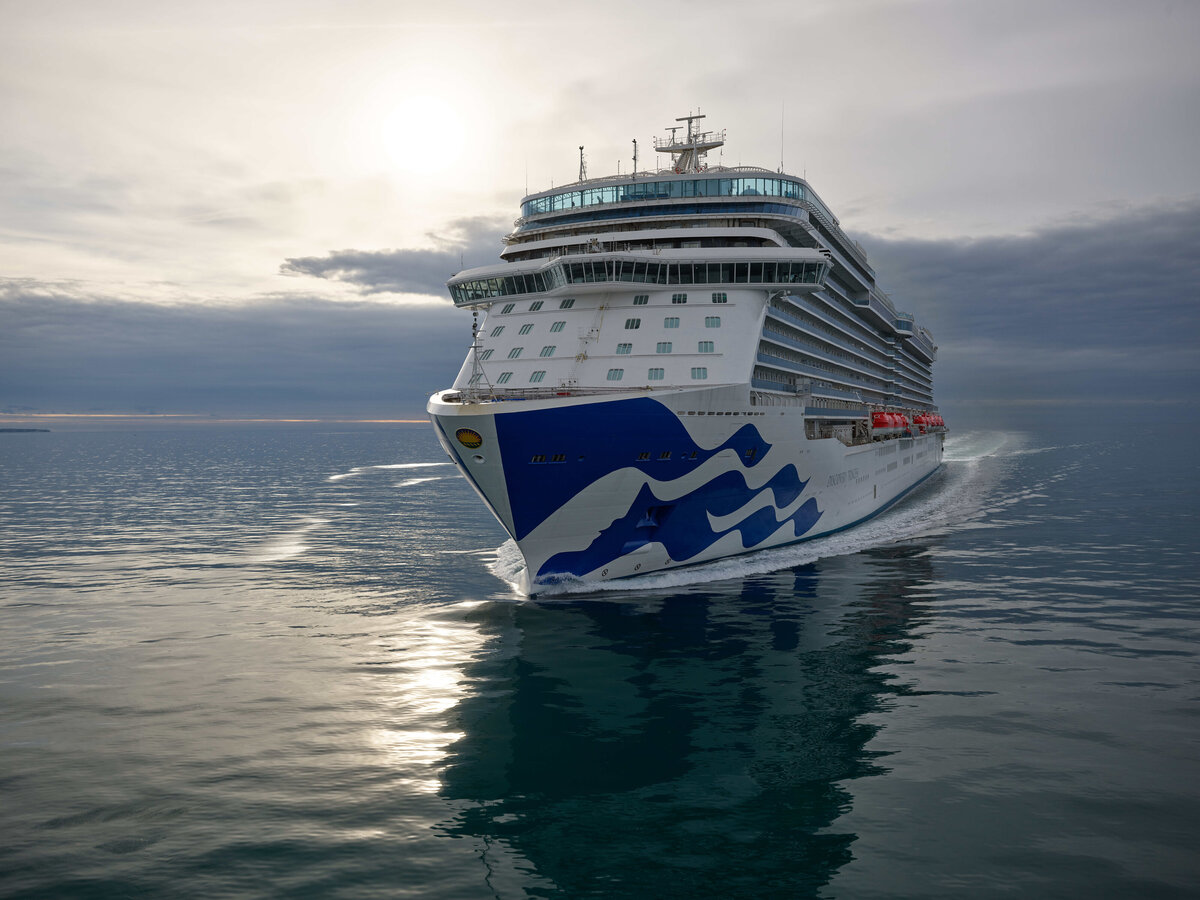 Cruise-Vacations-Visit-The-Magic-PCL_XP_2021_1210_Sea_Trials_CF018195_VinarXP