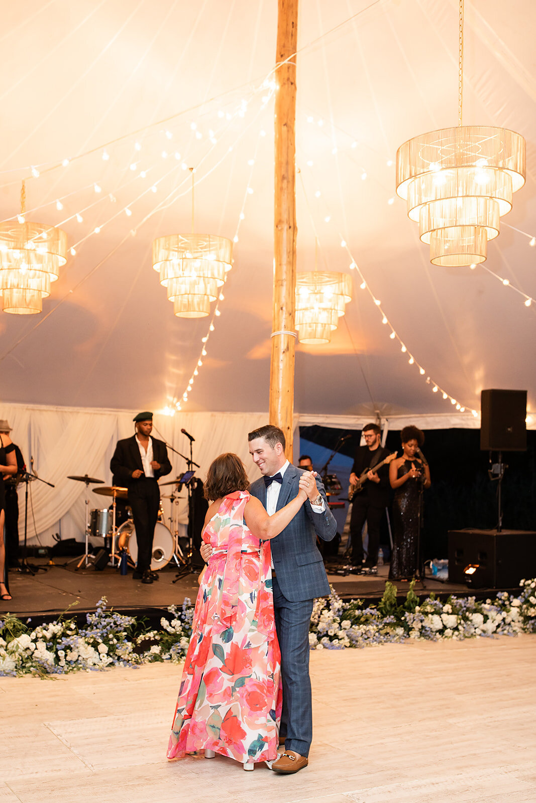 tent-design-at-guilford-yacht-club-jen-strunk-events