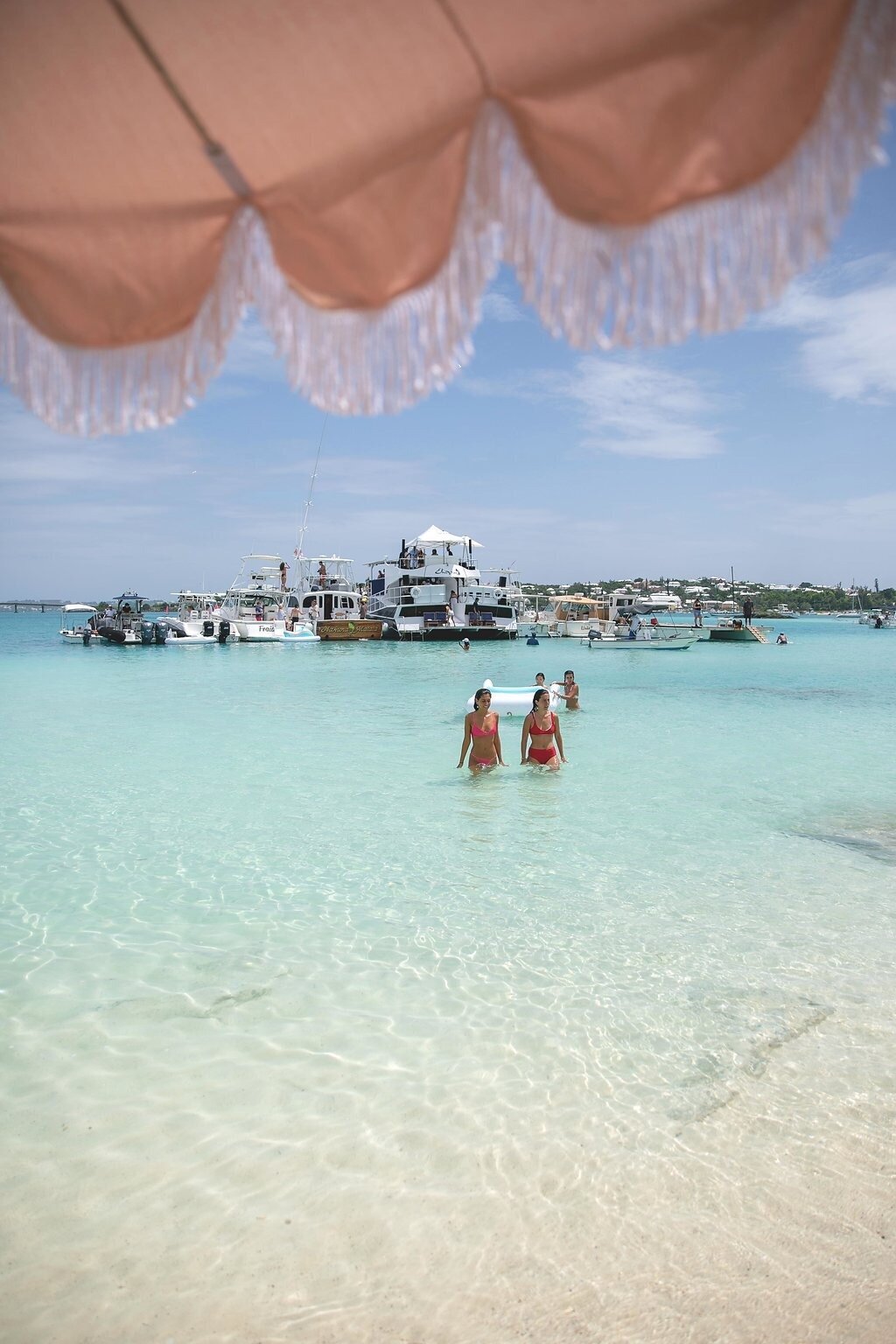 Revolve-Bermuda-Raft-Up-Party-Dasfete-14