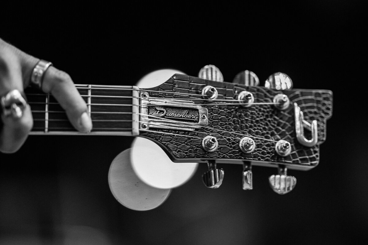 0080-falling-doves-duesenberg-outlaw-guitar-hollywood-whisky-a-go-go-0004