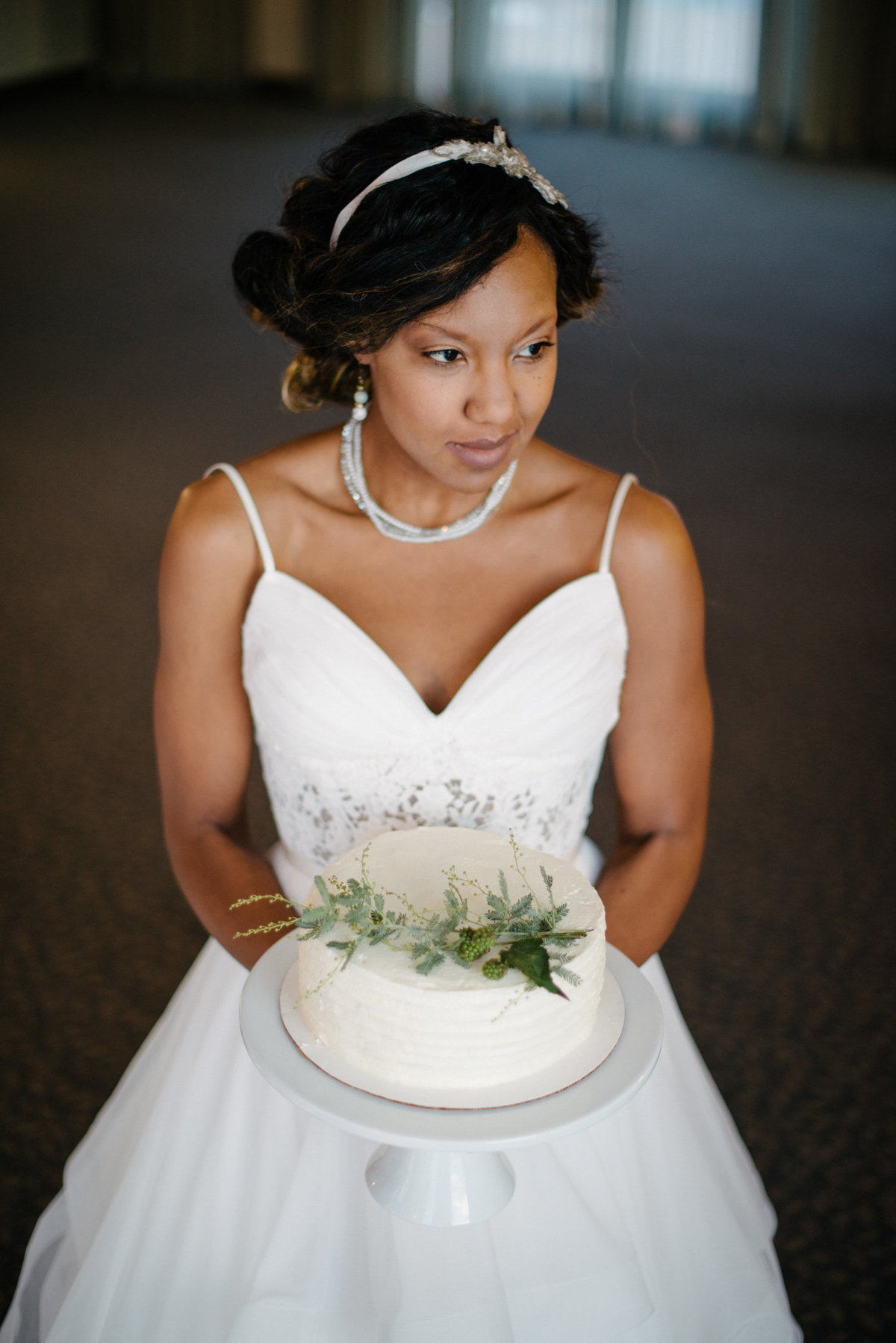 Bride holding wedding cake at Edgewater Hotel