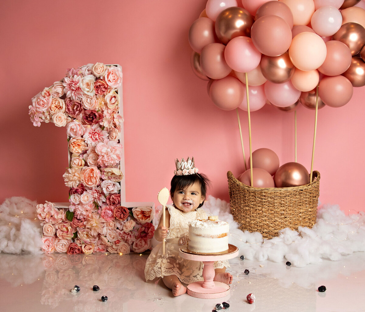 cakesmashbestphotographertudiofamilybirthdaynewbornboyamilynewborngirlfirstbirthdayportraiturephotographystudioportraitsnewborngirlboyfamilyEvaMaganaPhotographychildphotographer (3 of 10)